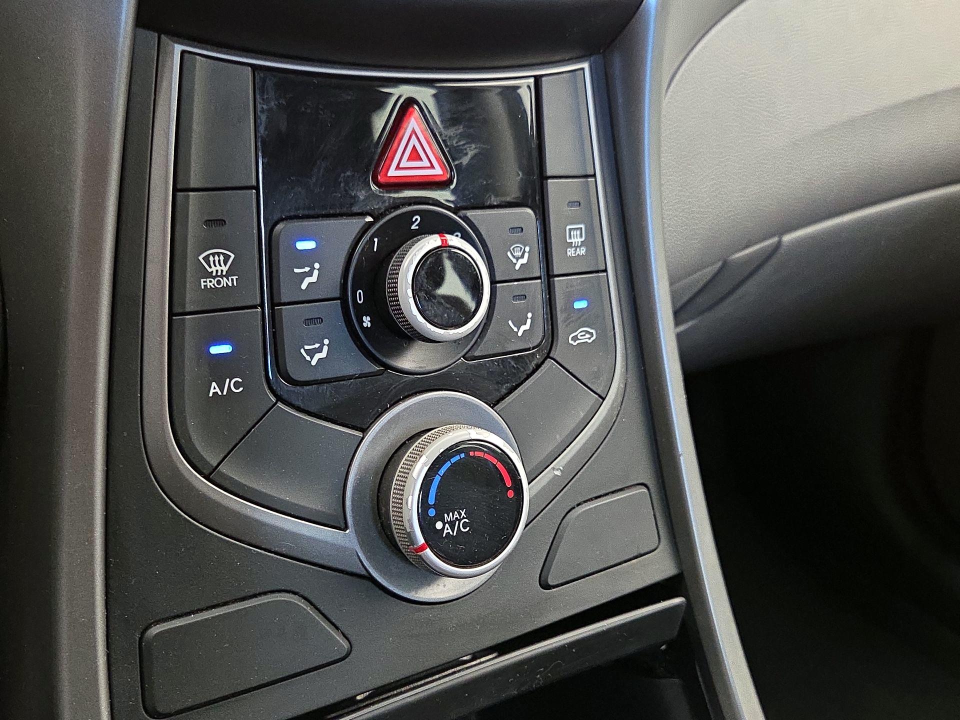 Thumbnail: 2015 Hyundai Elantra - 15