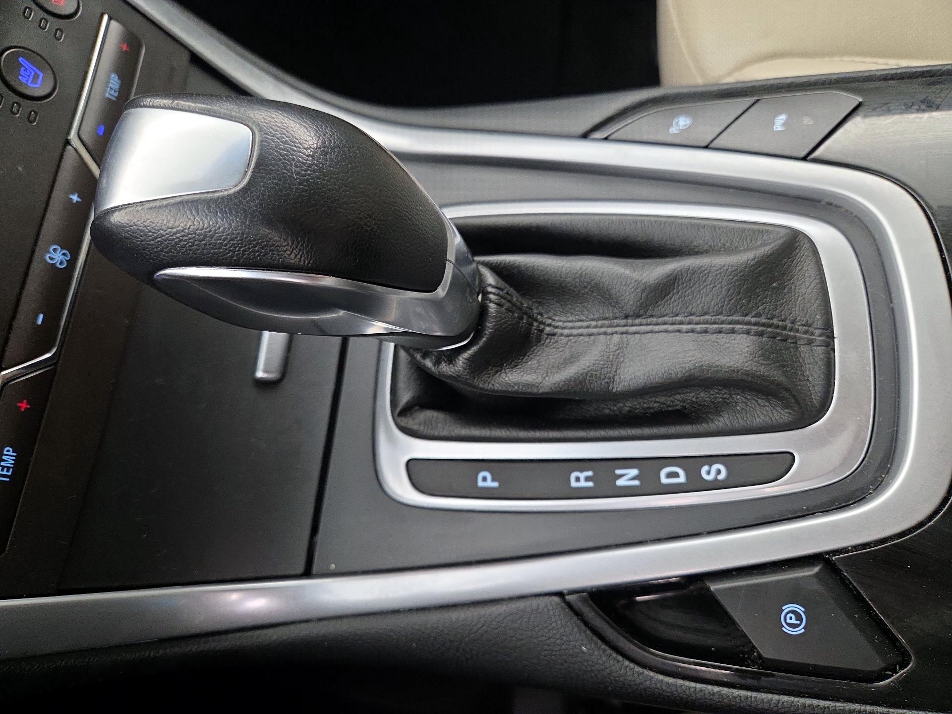 Thumbnail: 2018 Ford Edge - 18