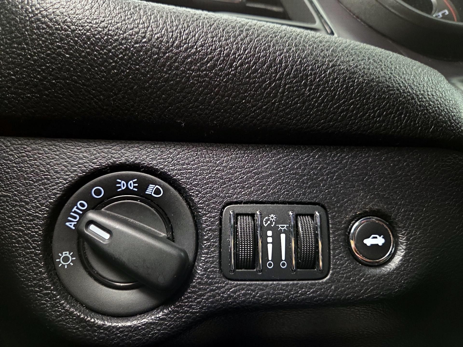 Thumbnail: 2015 Dodge Challenger - 13