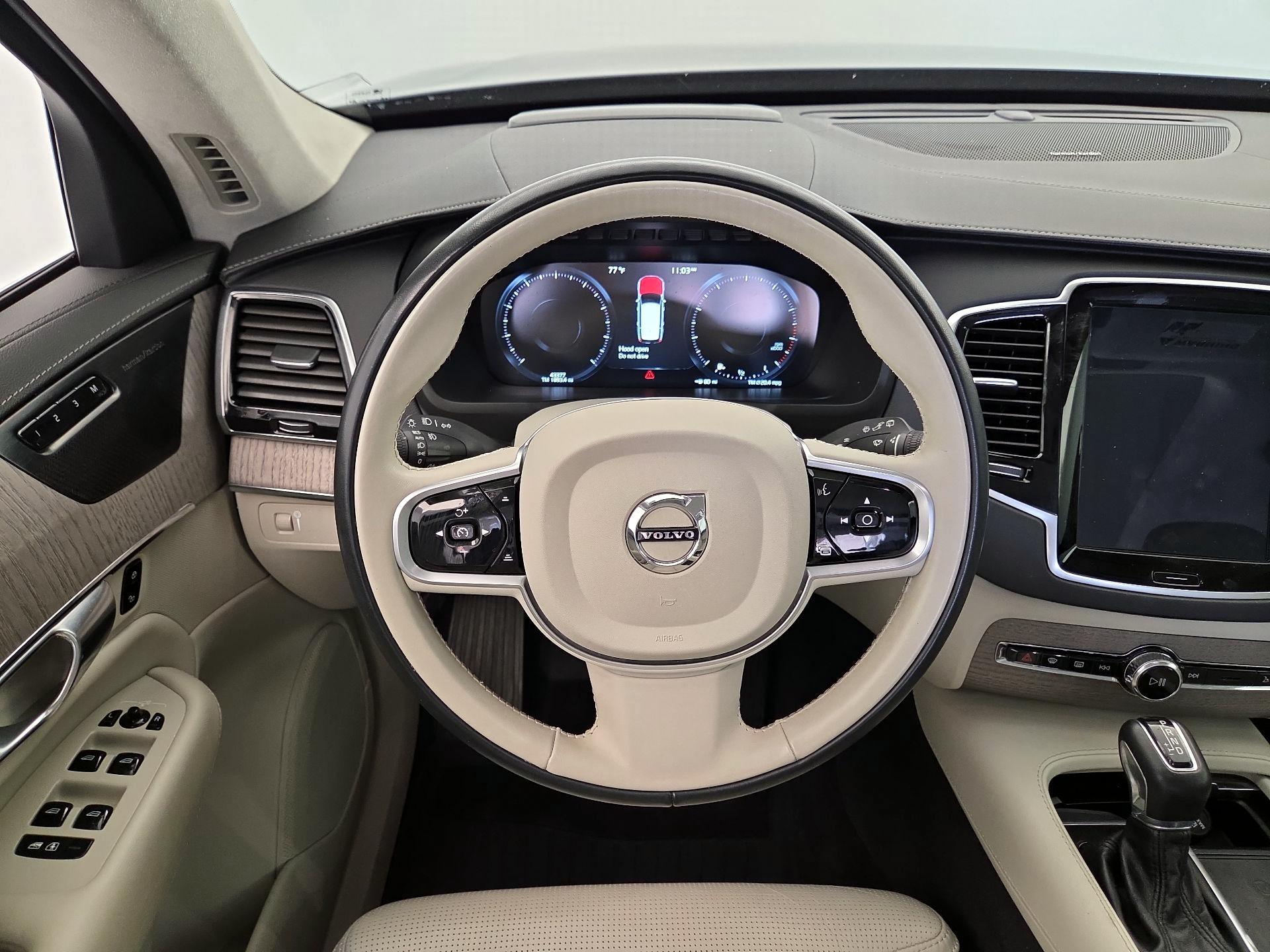 Thumbnail: 2022 Volvo XC90 - 10