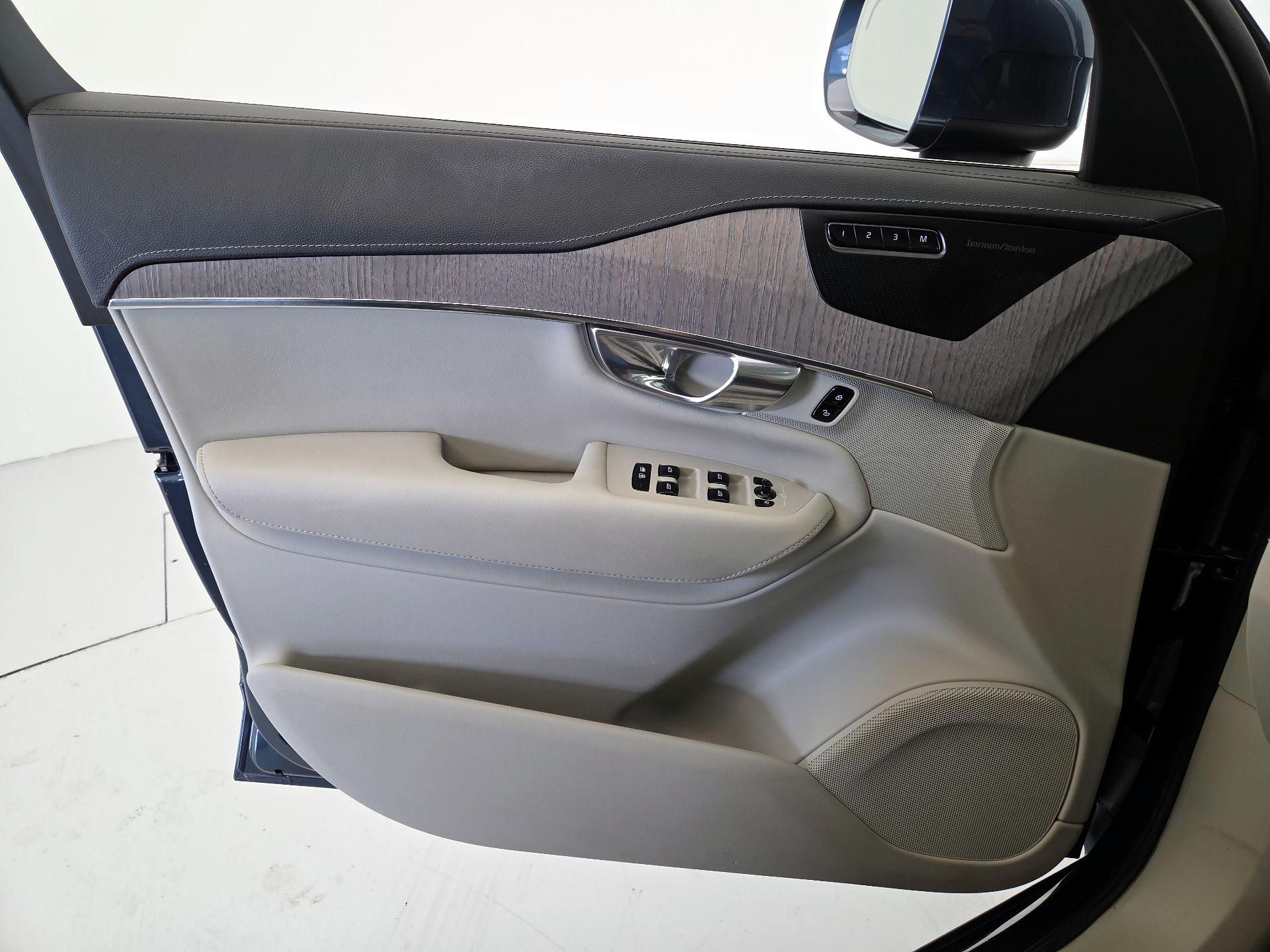 Thumbnail: 2022 Volvo XC90 - 12