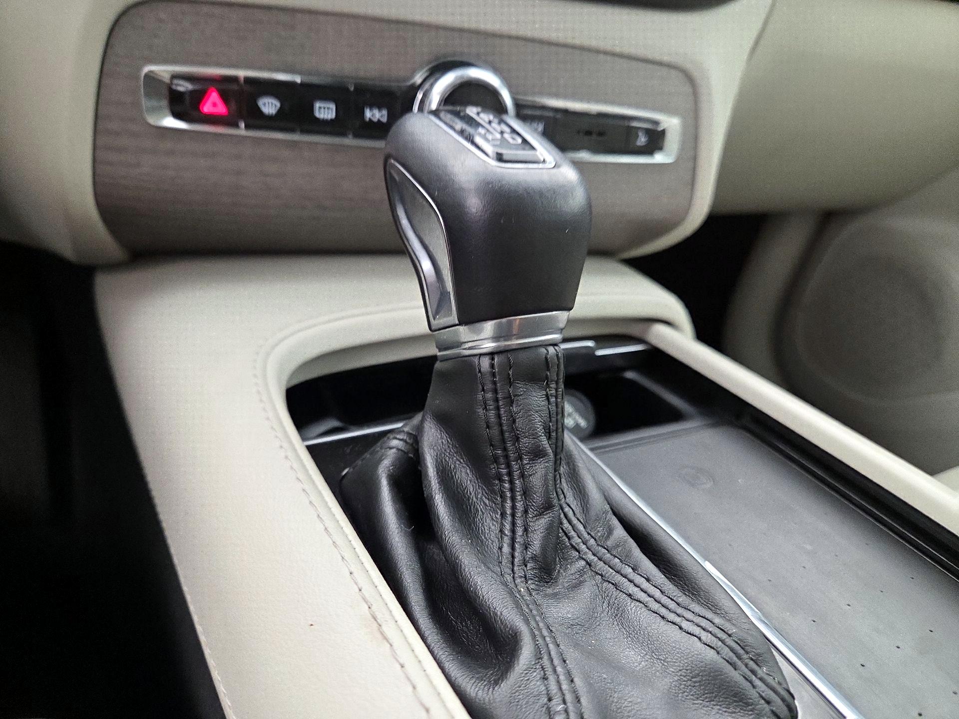 Thumbnail: 2022 Volvo XC90 - 16