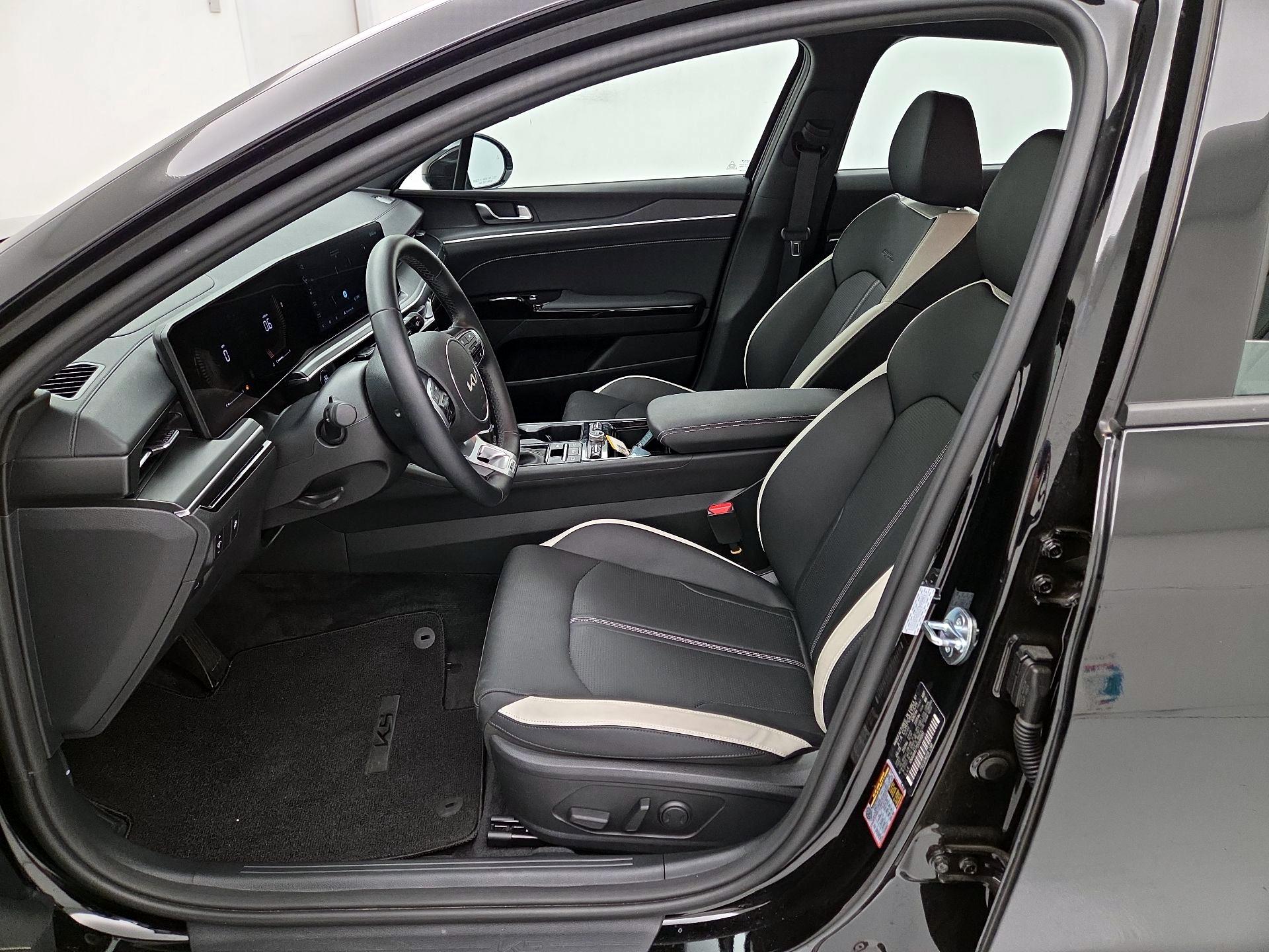 Thumbnail: 2025 Kia K5 - 11