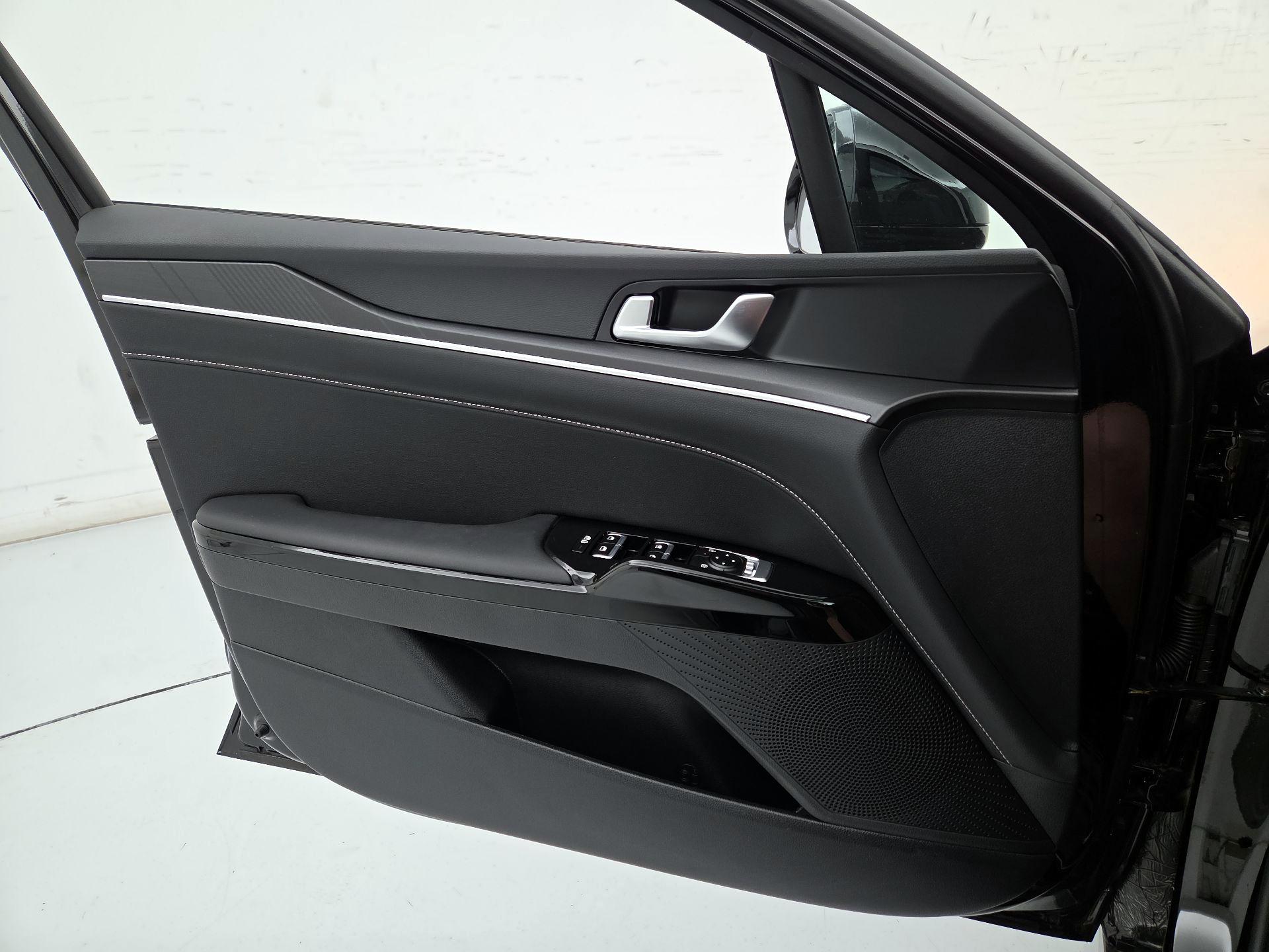 Thumbnail: 2025 Kia K5 - 12