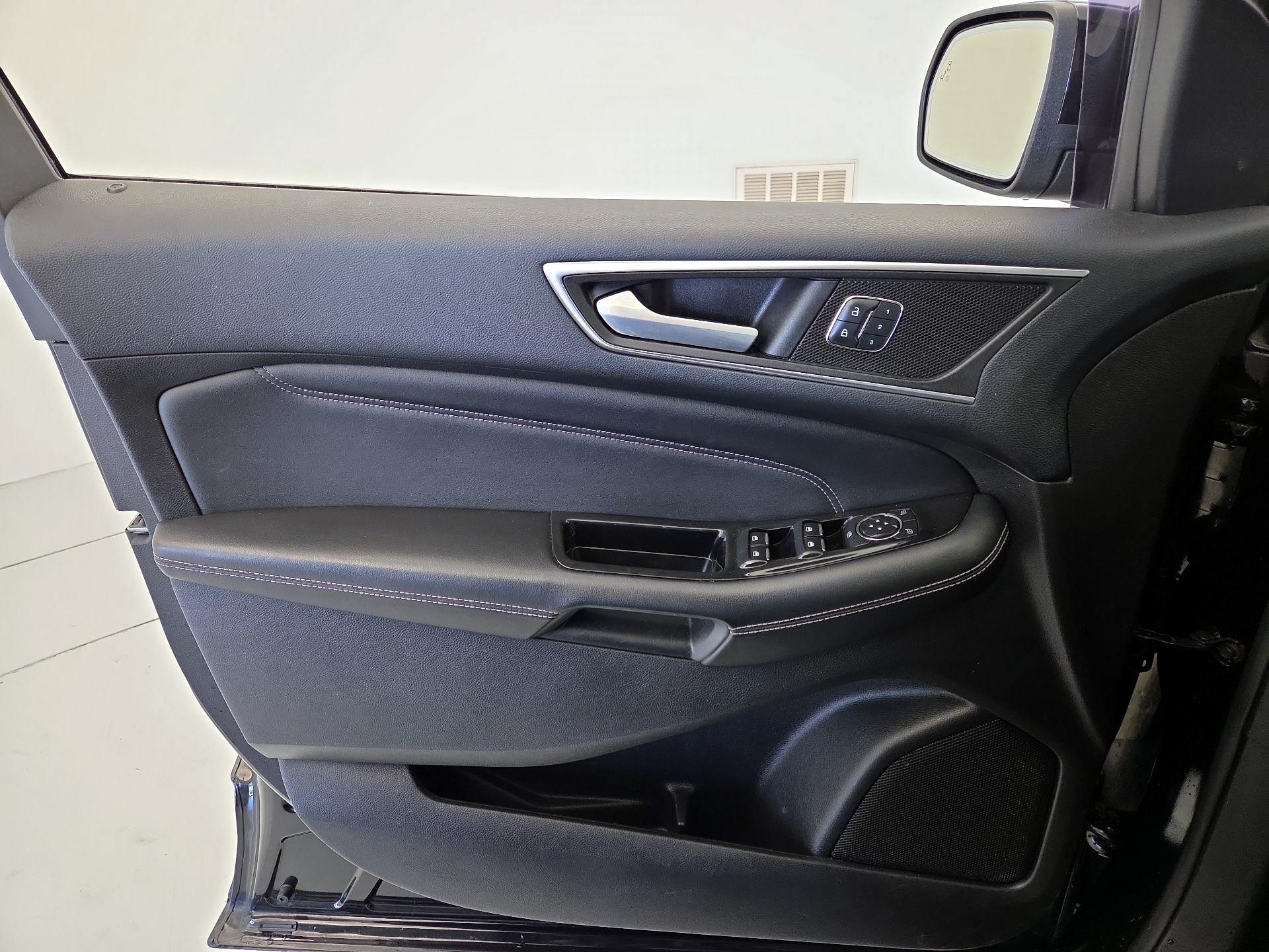 Thumbnail: 2015 Ford Edge - 12