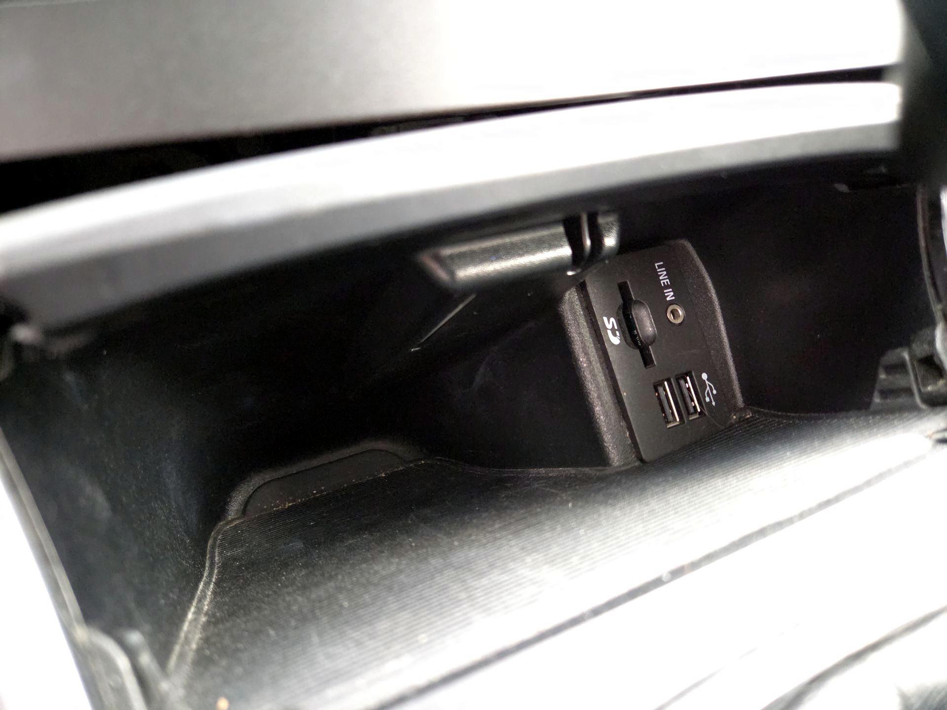 Thumbnail: 2015 Ford Edge - 18