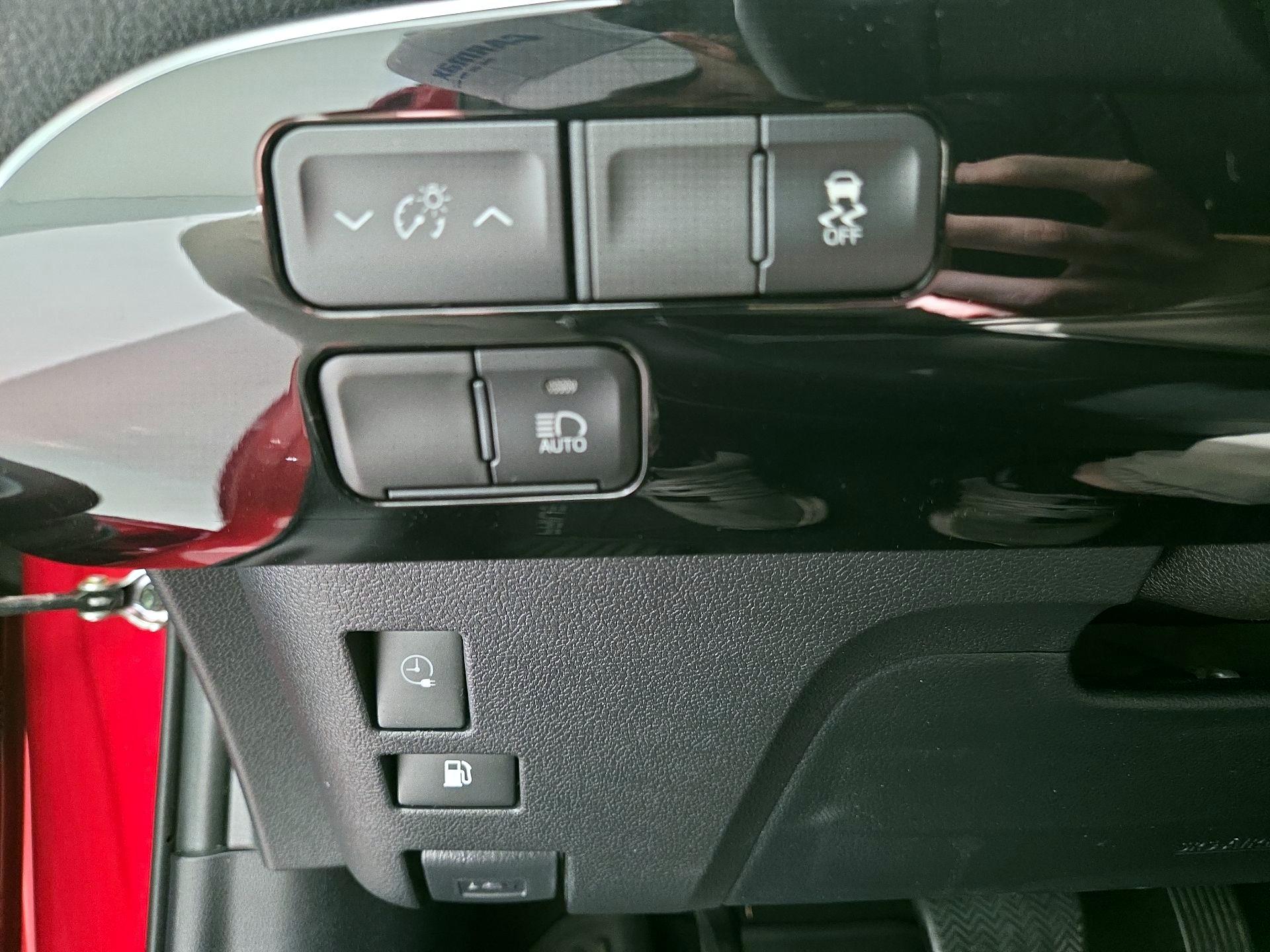 Thumbnail: 2020 Toyota Prius Prime - 13