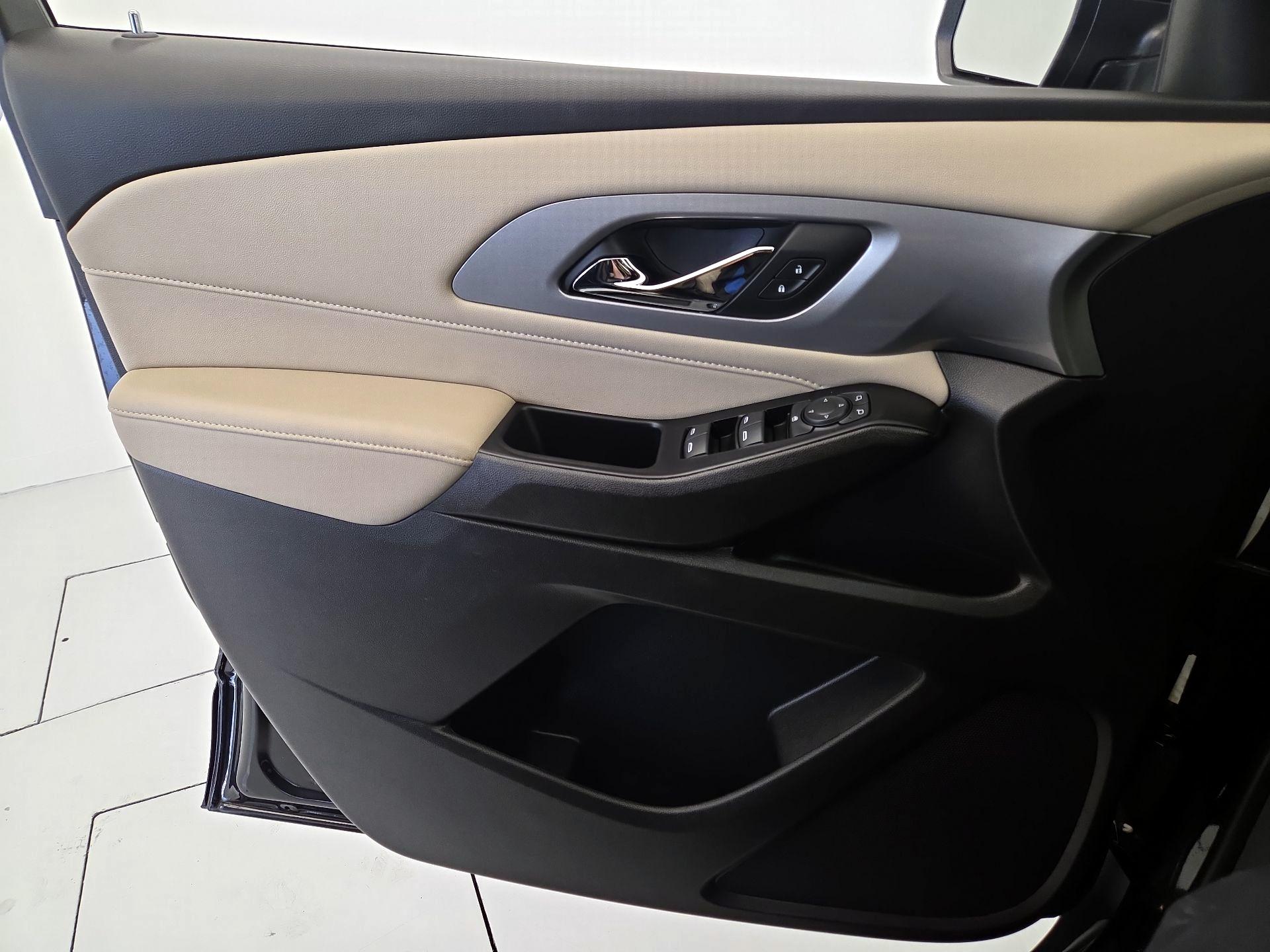 Thumbnail: 2023 Chevrolet Traverse - 12