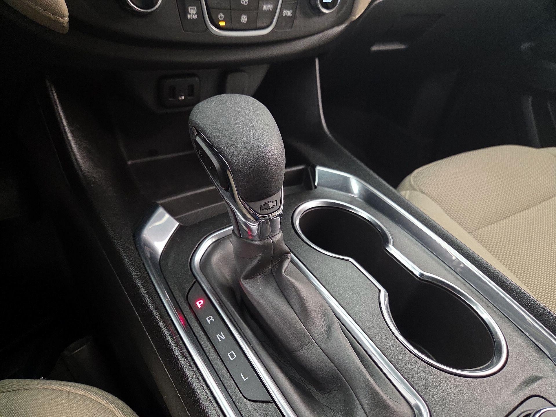 Thumbnail: 2023 Chevrolet Traverse - 16