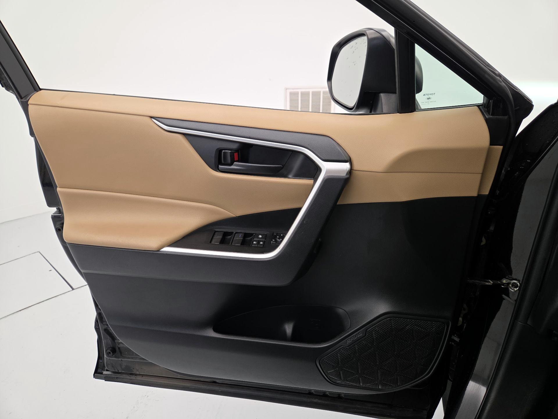 Thumbnail: 2022 Toyota RAV4 - 12