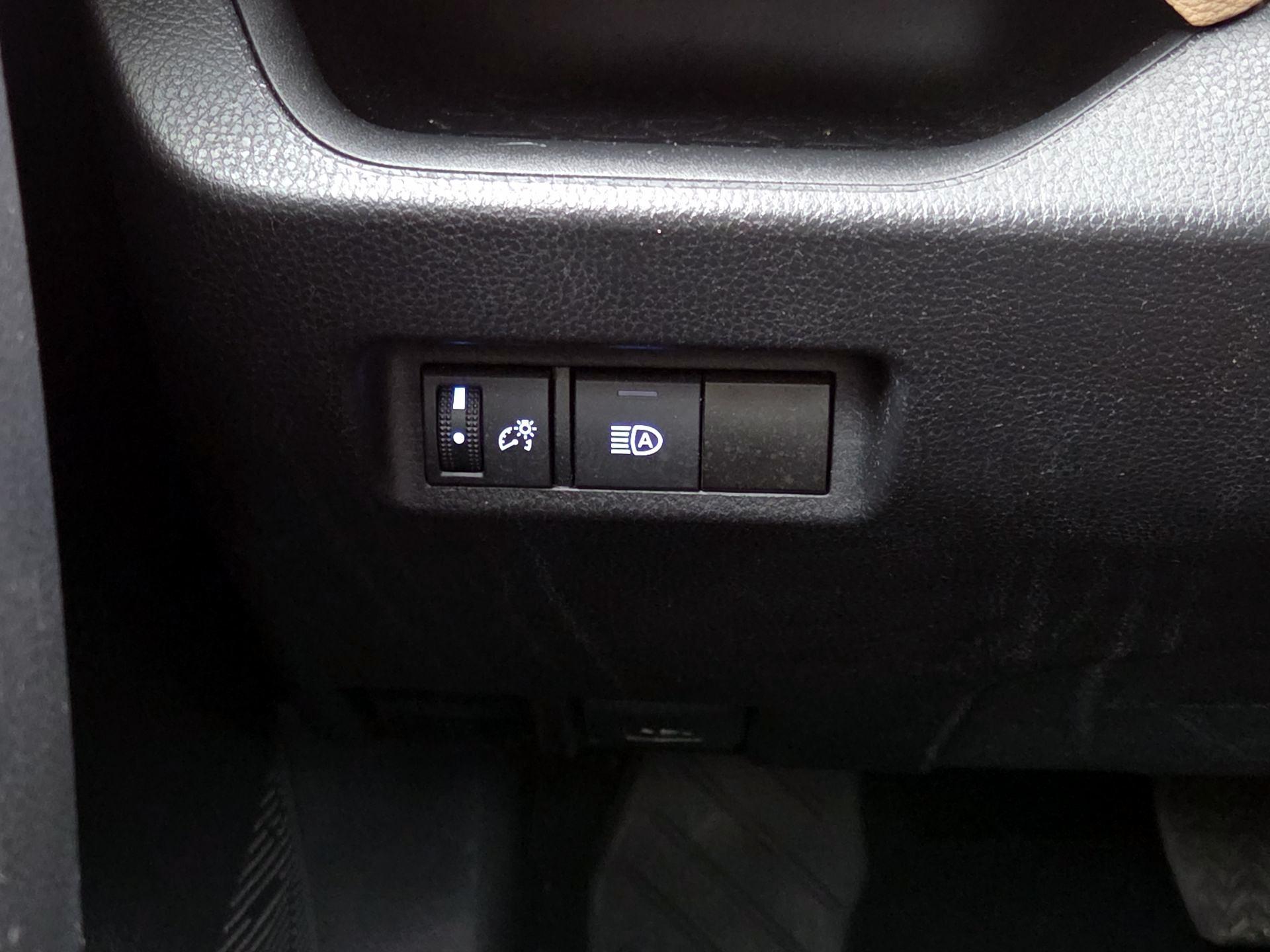 Thumbnail: 2022 Toyota RAV4 - 13
