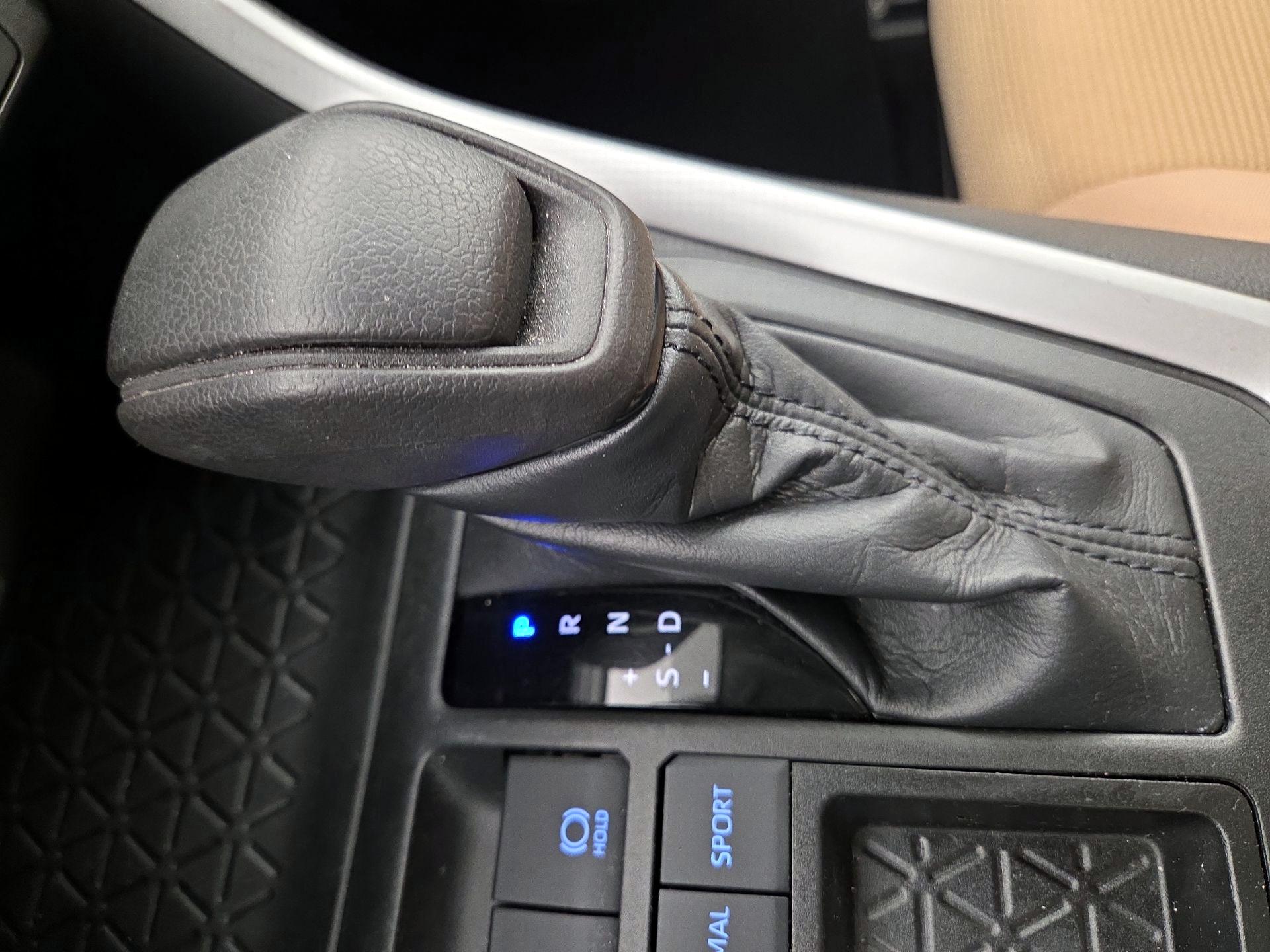 Thumbnail: 2022 Toyota RAV4 - 17