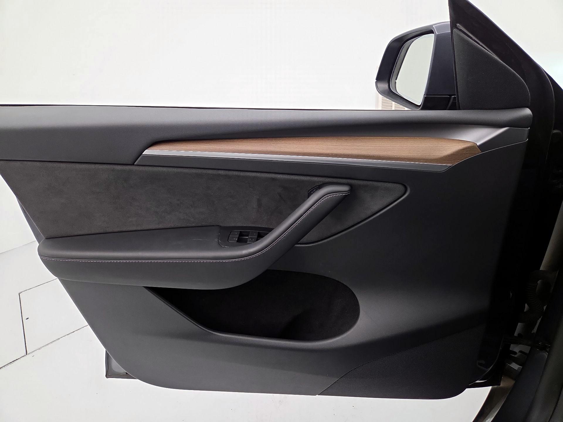 Thumbnail: 2023 Tesla Model Y - 12