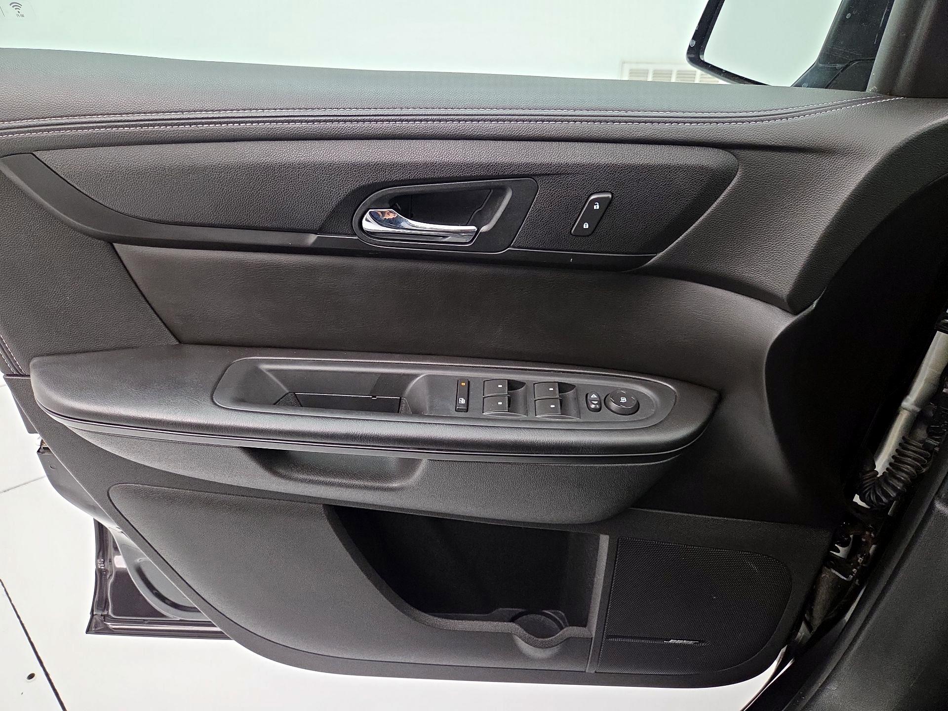 Thumbnail: 2017 Chevrolet Traverse - 12