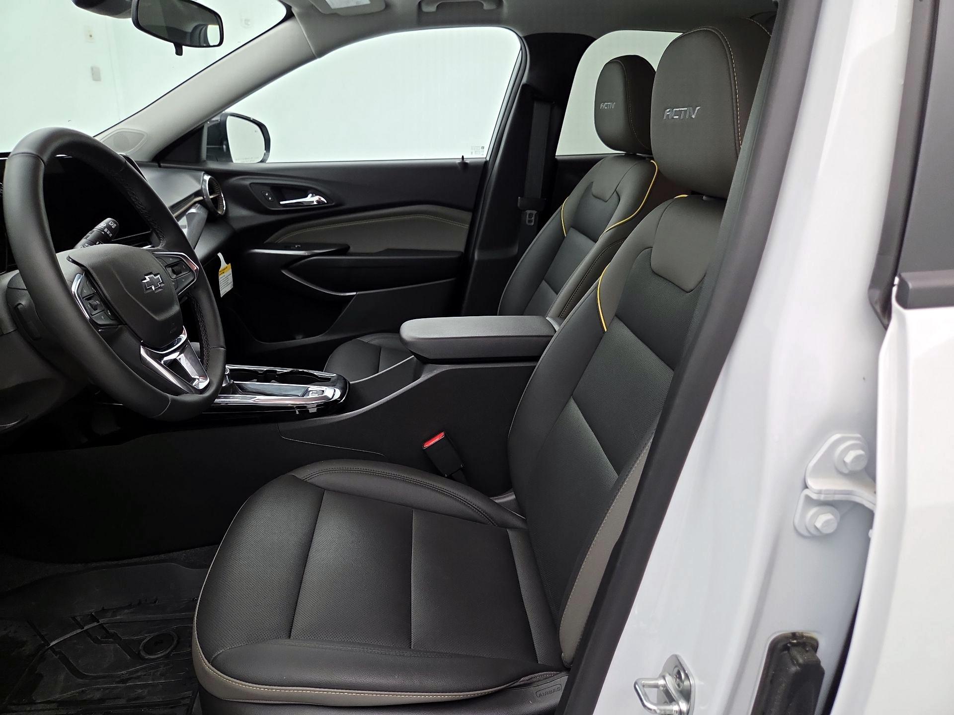 Thumbnail: 2025 Chevrolet Trax - 11