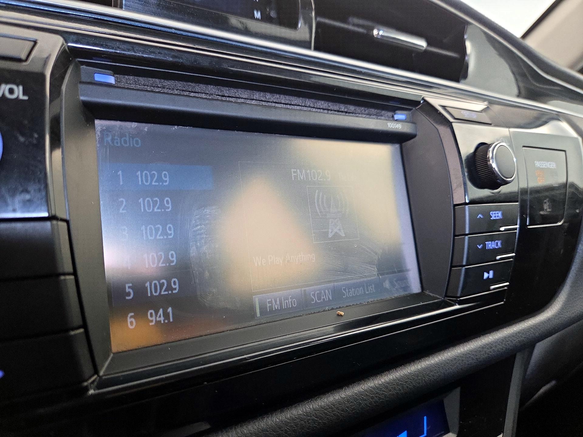 Thumbnail: 2015 Toyota Corolla - 15