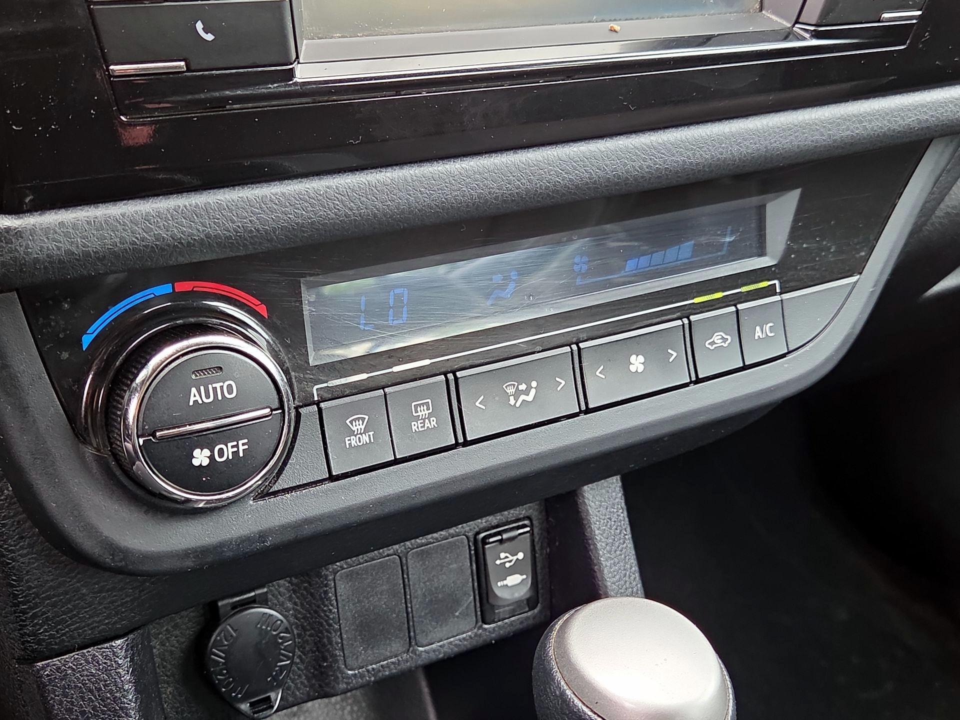 Thumbnail: 2015 Toyota Corolla - 16