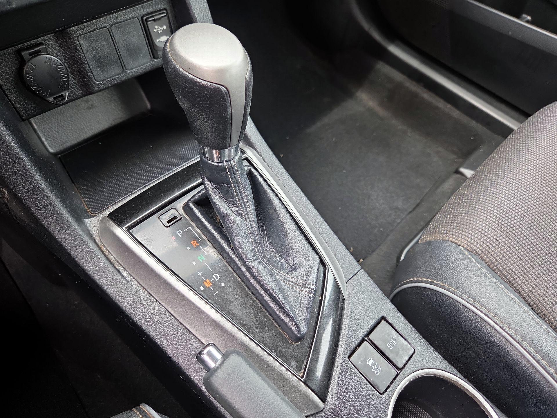 Thumbnail: 2015 Toyota Corolla - 17