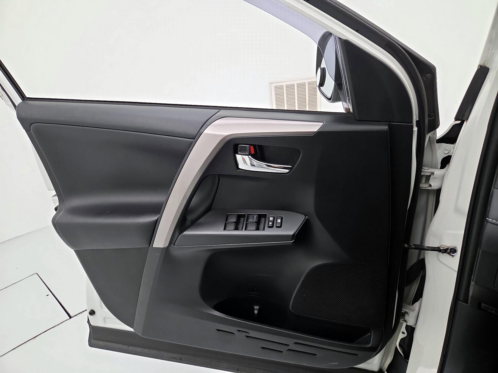 Thumbnail: 2017 Toyota RAV4 - 12