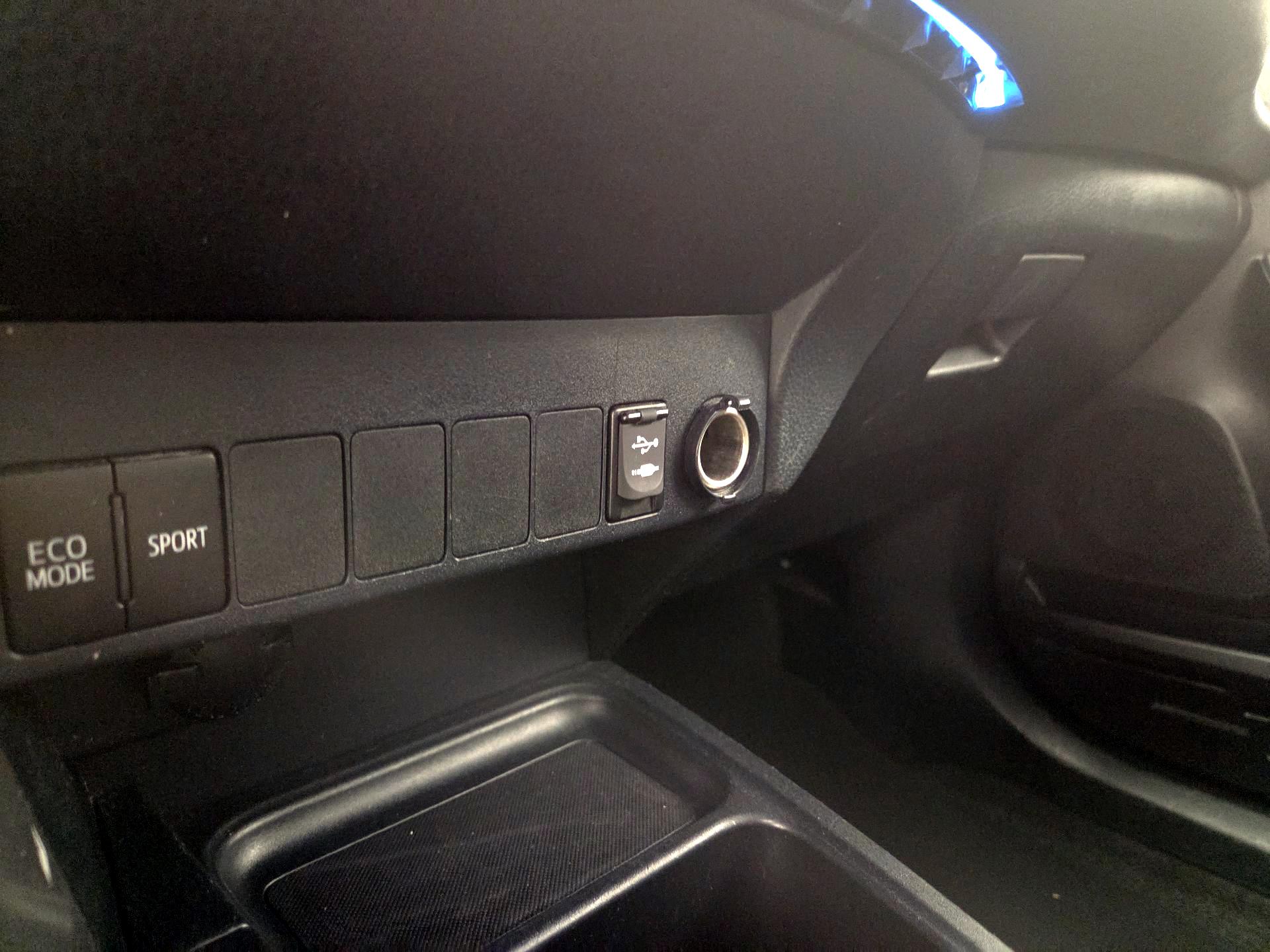 Thumbnail: 2017 Toyota RAV4 - 18