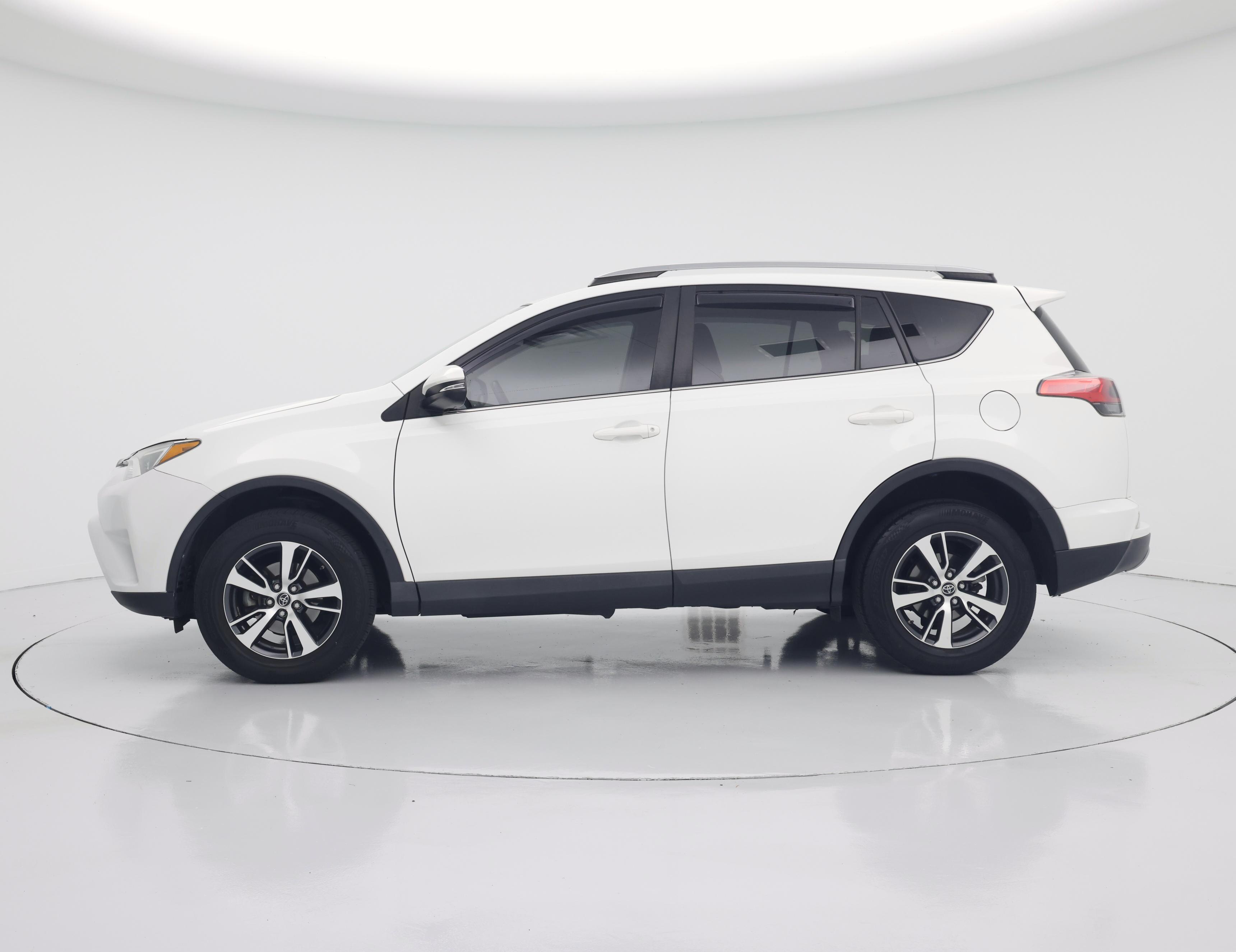 Thumbnail: 2017 Toyota RAV4 - 3