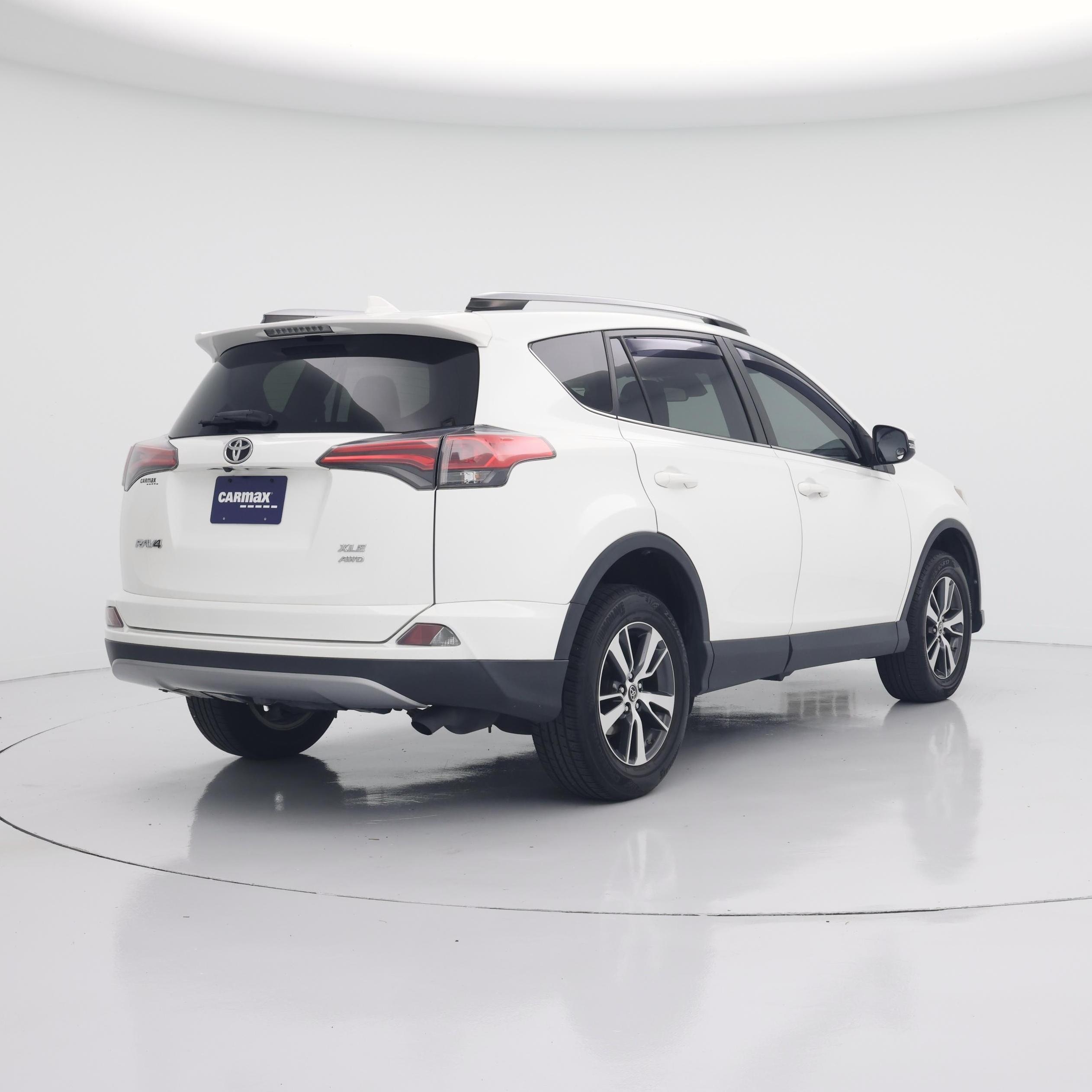Thumbnail: 2017 Toyota RAV4 - 8