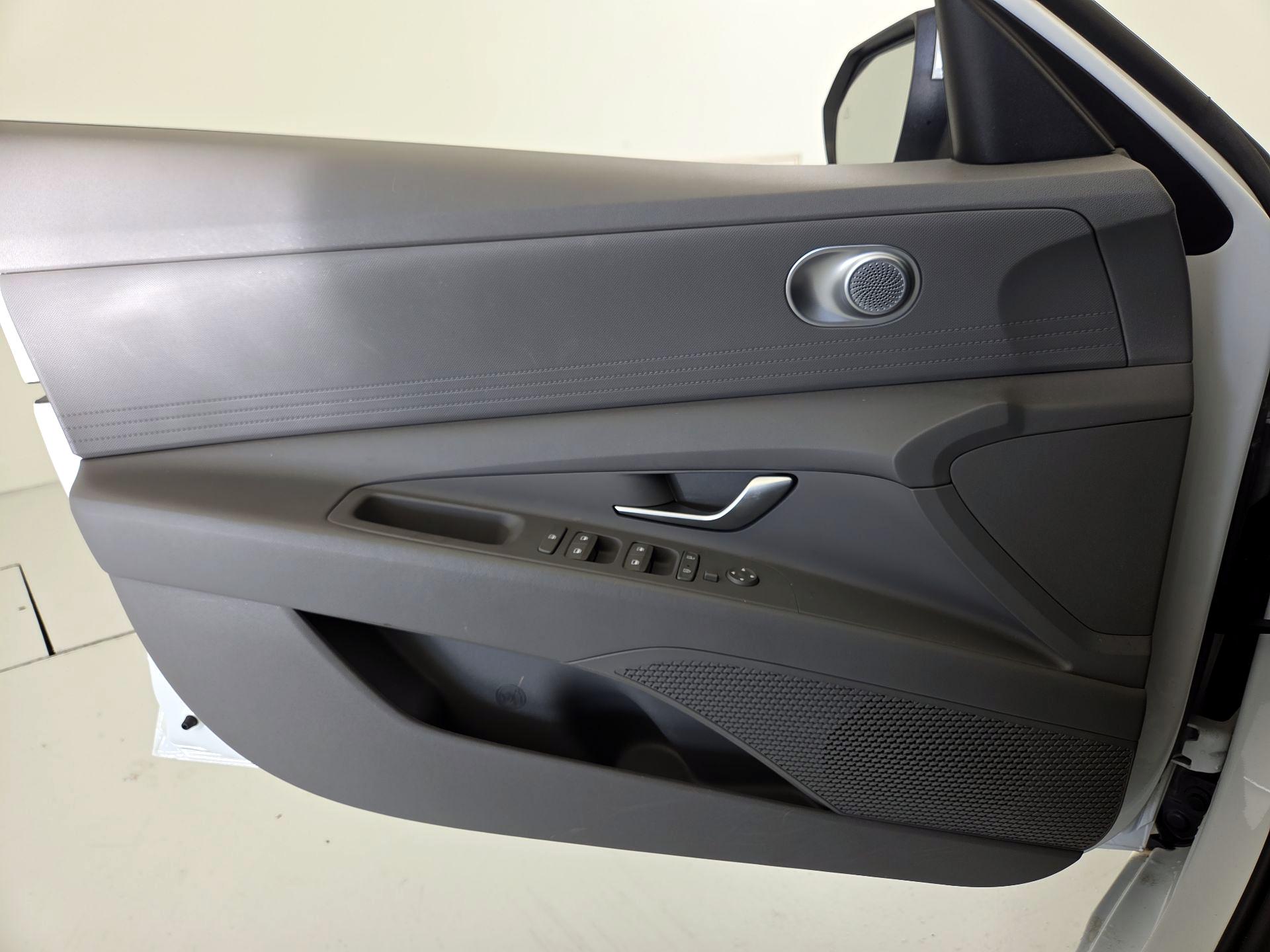 Thumbnail: 2021 Hyundai Elantra - 12