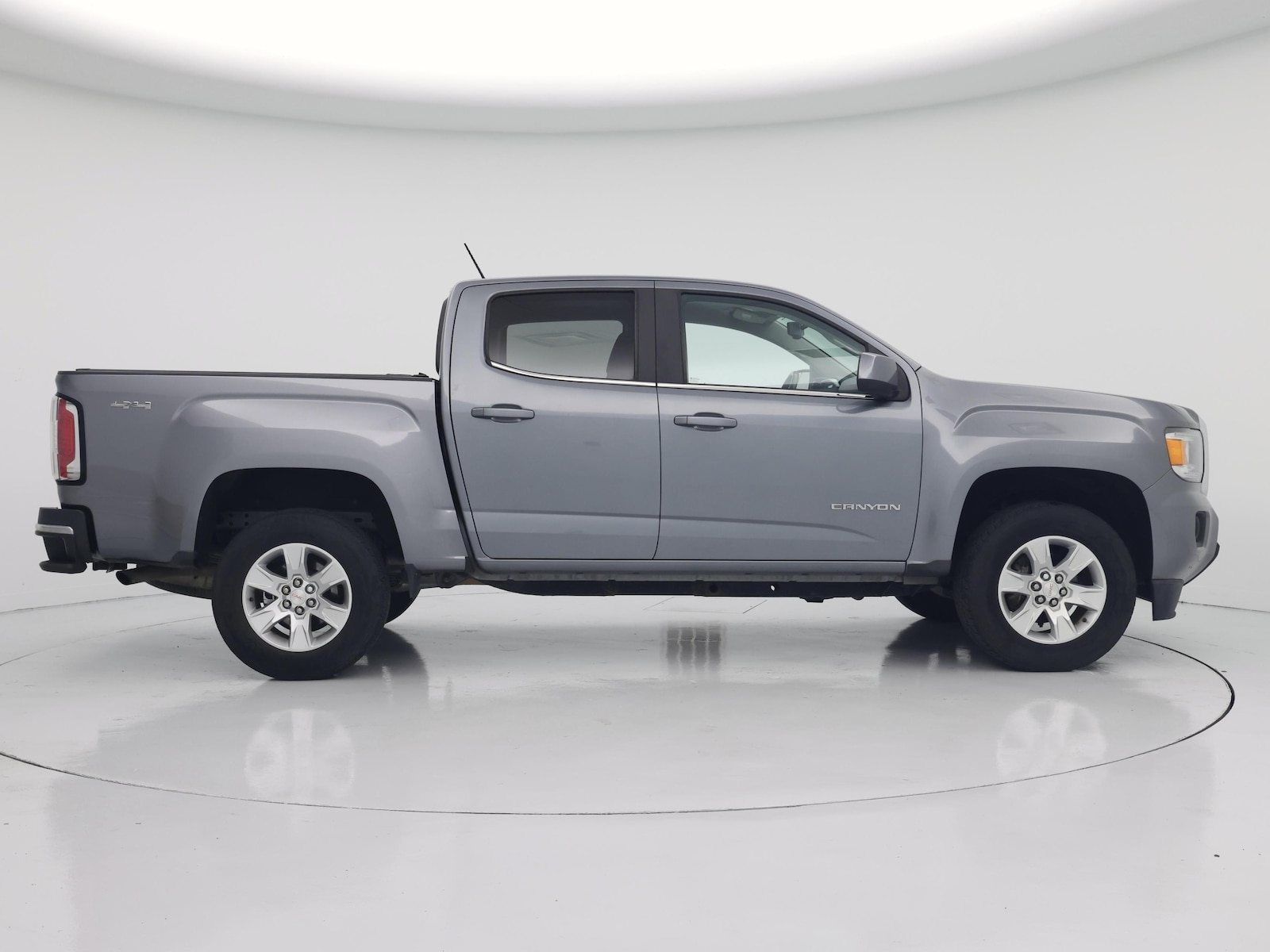 2018 GMC Canyon SLE - Photo 8