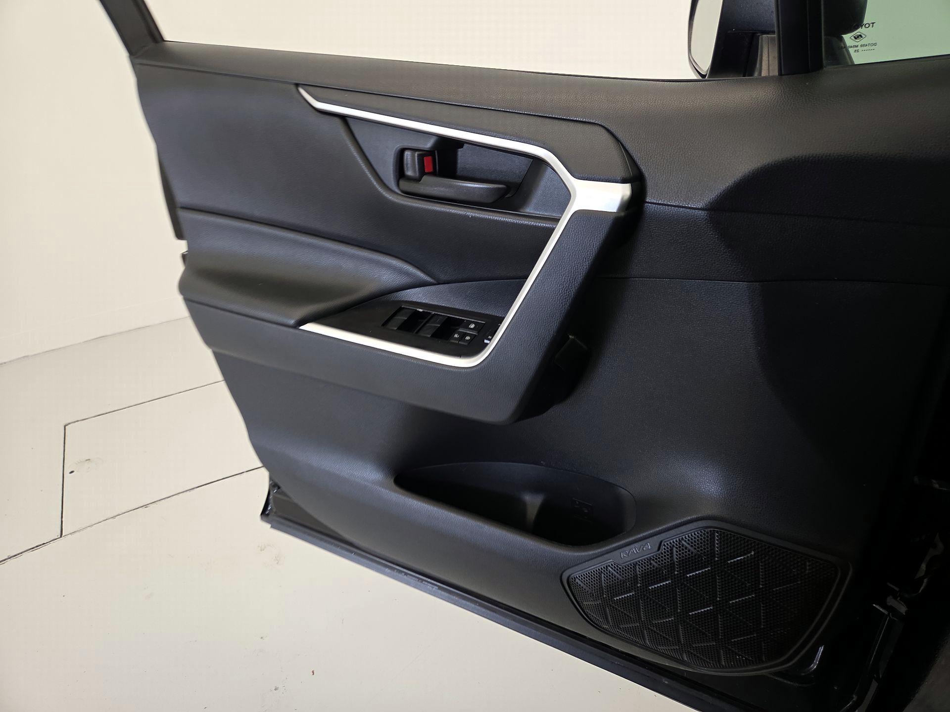 Thumbnail: 2025 Toyota RAV4 - 12