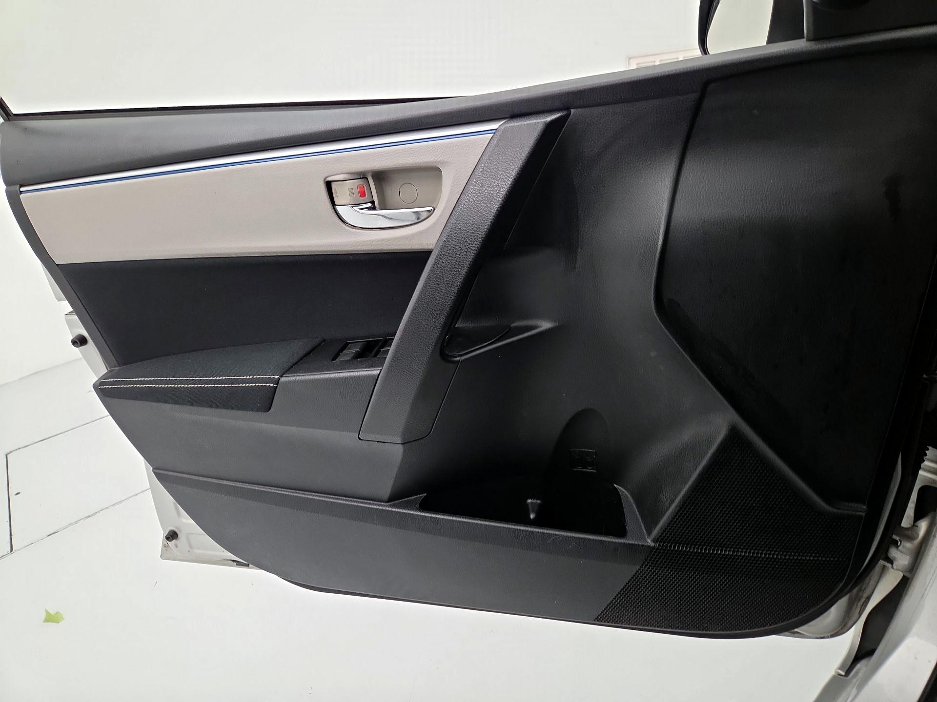 Thumbnail: 2016 Toyota Corolla - 12