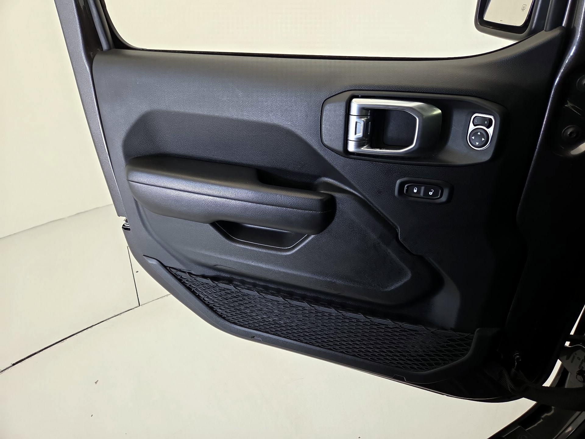 Thumbnail: 2019 Jeep Wrangler - 12