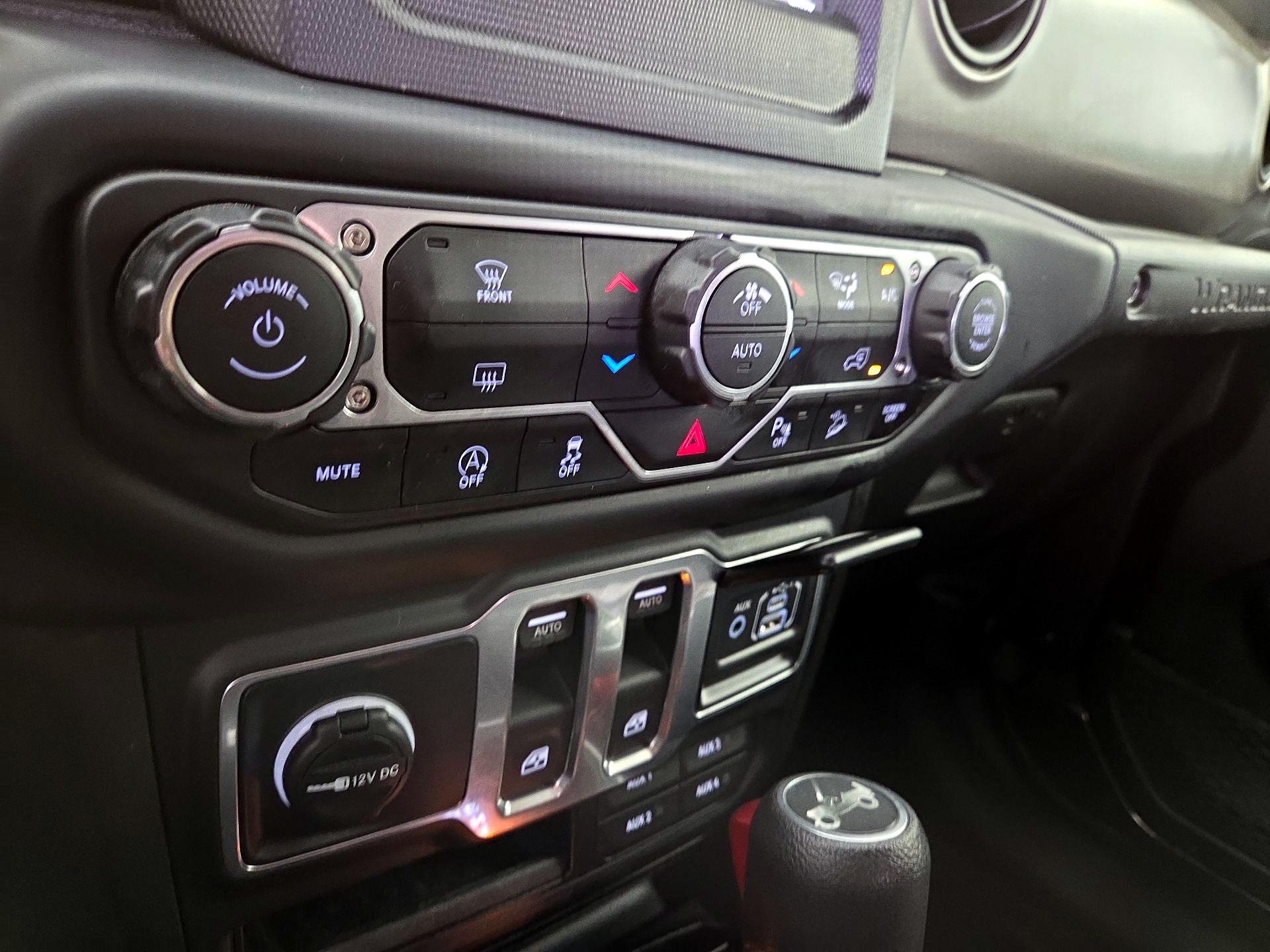 Thumbnail: 2019 Jeep Wrangler - 16