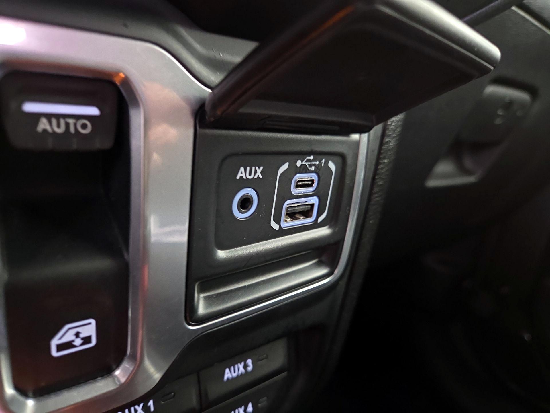 Thumbnail: 2019 Jeep Wrangler - 18