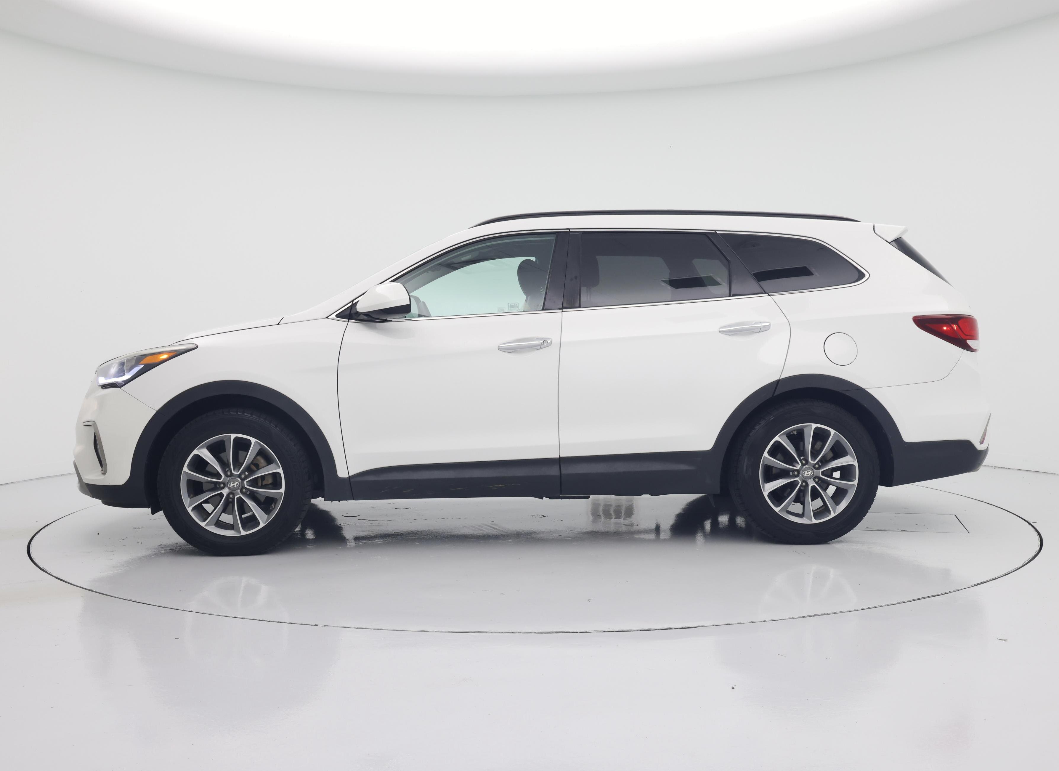 Thumbnail: 2017 Hyundai Santa Fe - 3