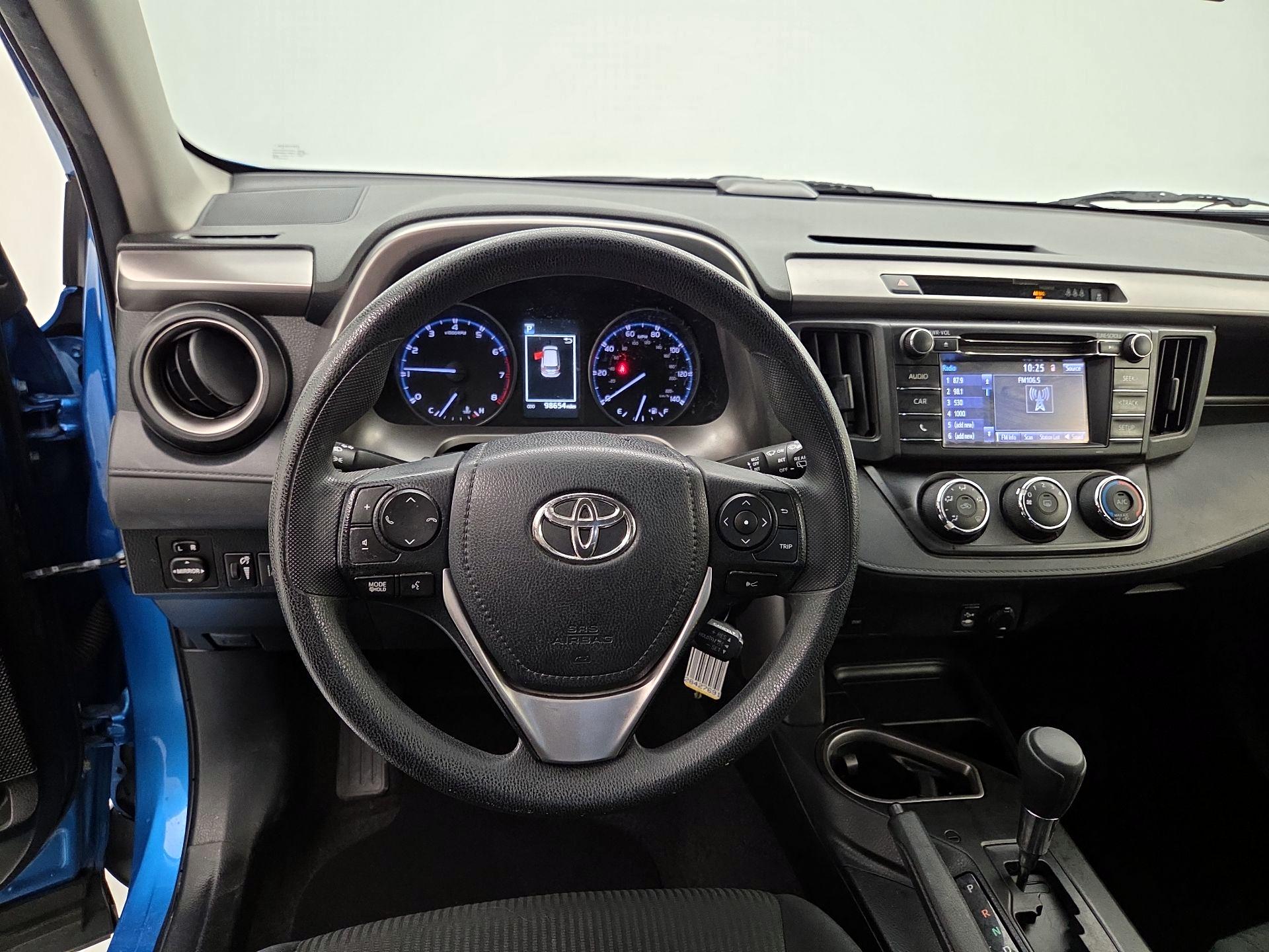Thumbnail: 2018 Toyota RAV4 - 10
