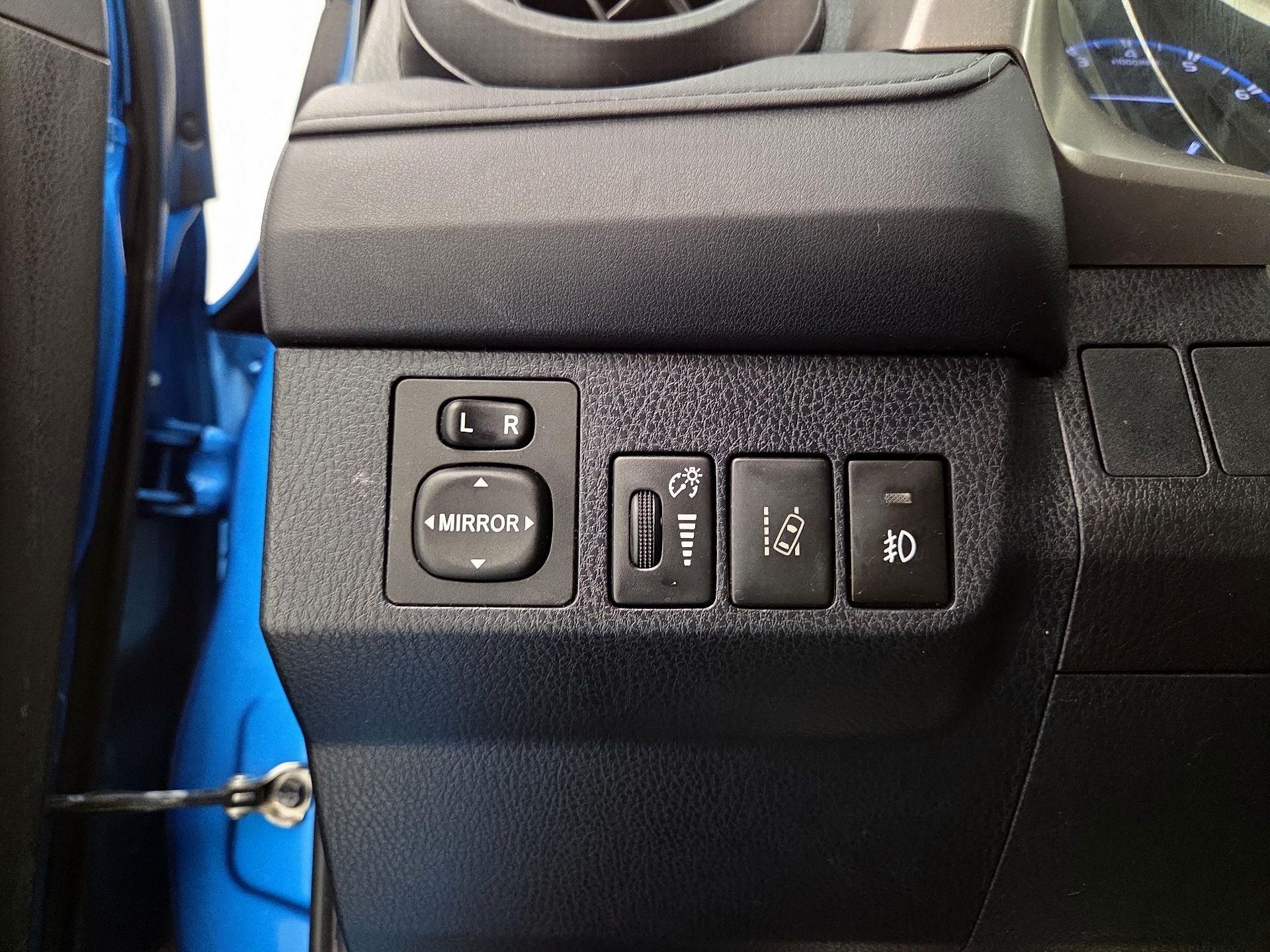 Thumbnail: 2018 Toyota RAV4 - 13