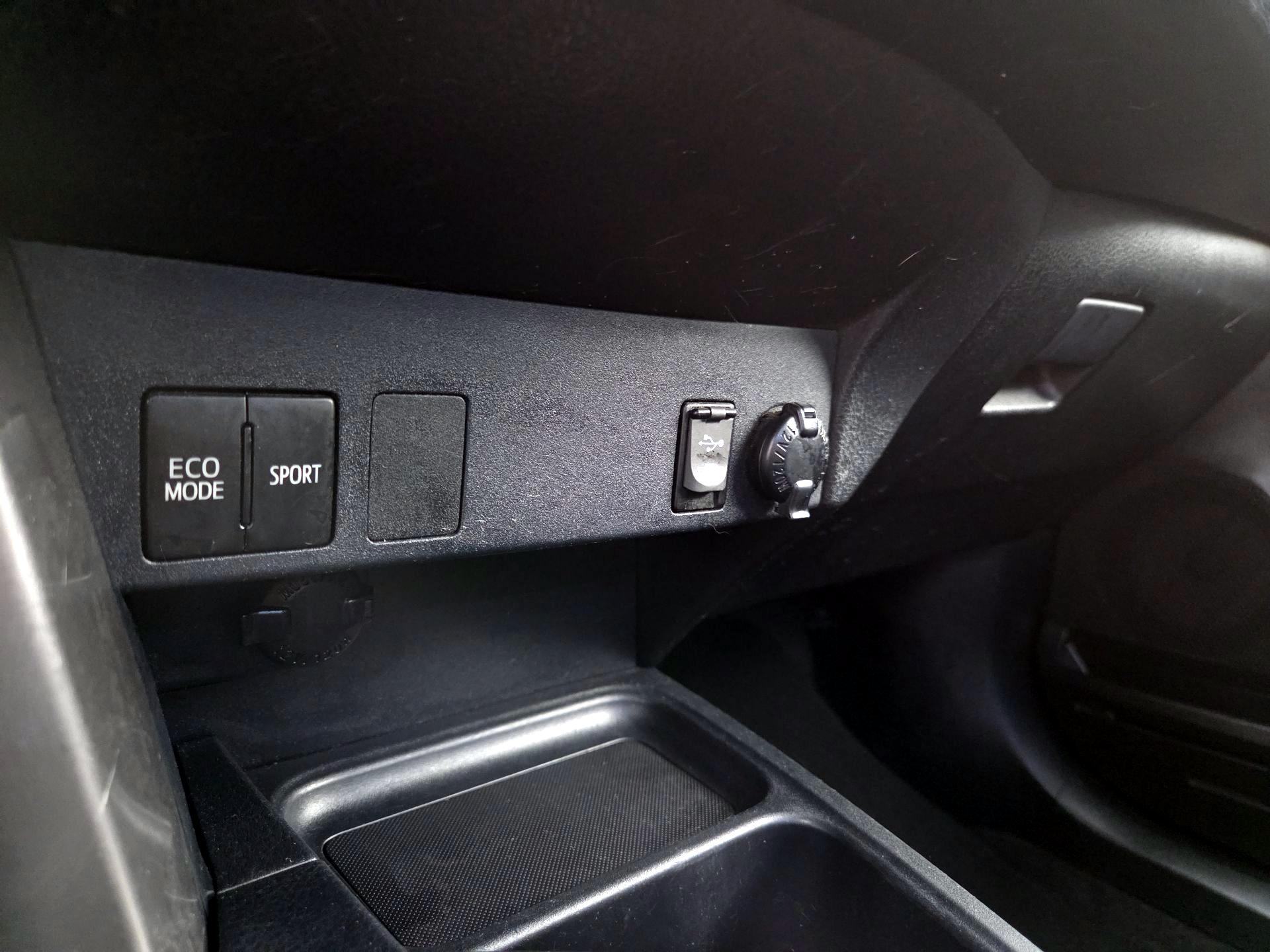 Thumbnail: 2018 Toyota RAV4 - 18