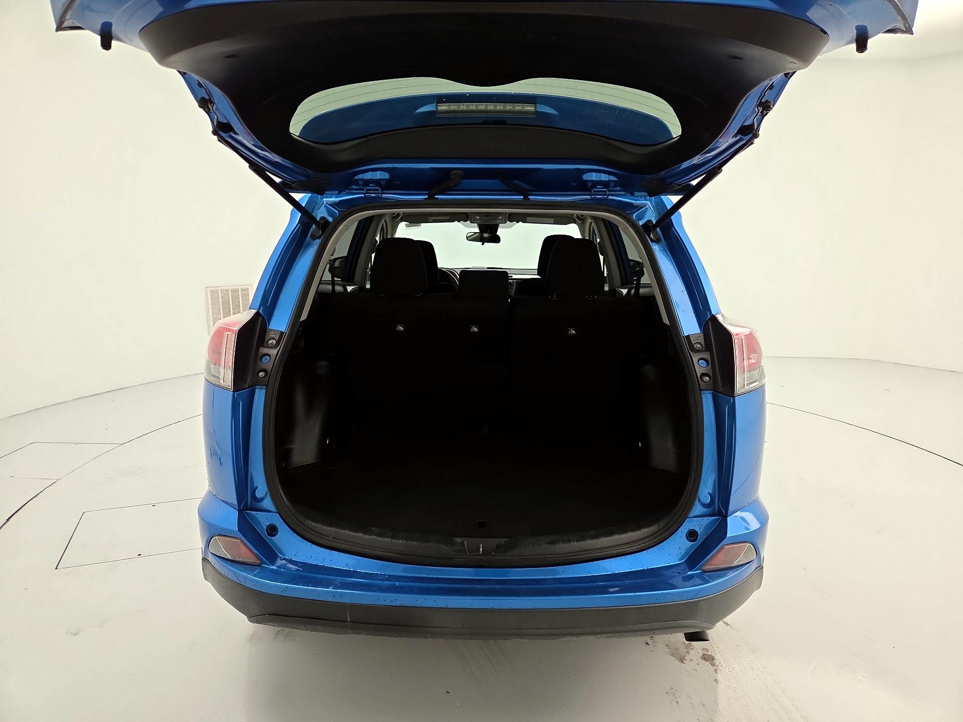 Thumbnail: 2018 Toyota RAV4 - 20
