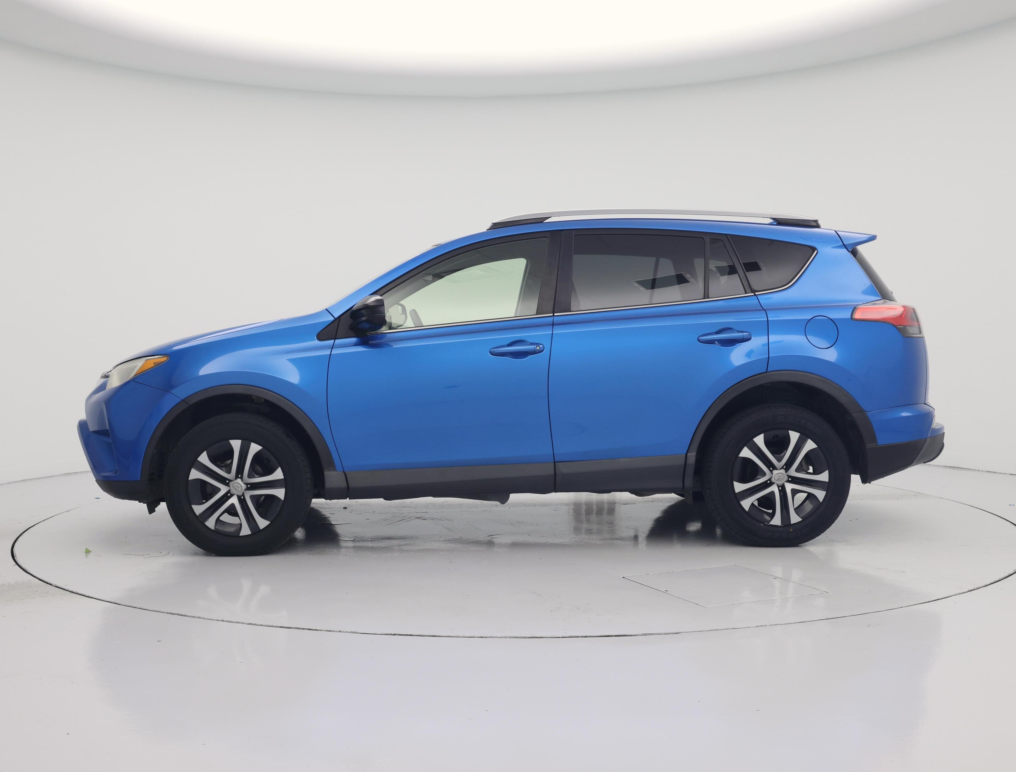 Thumbnail: 2018 Toyota RAV4 - 3