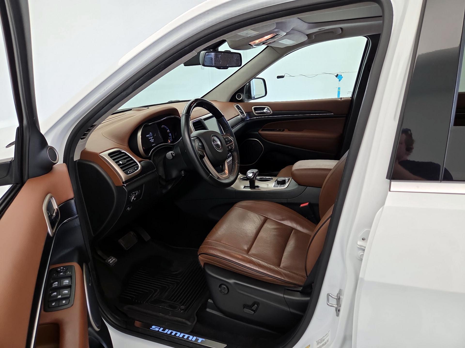 Thumbnail: 2015 Jeep Grand Cherokee - 11