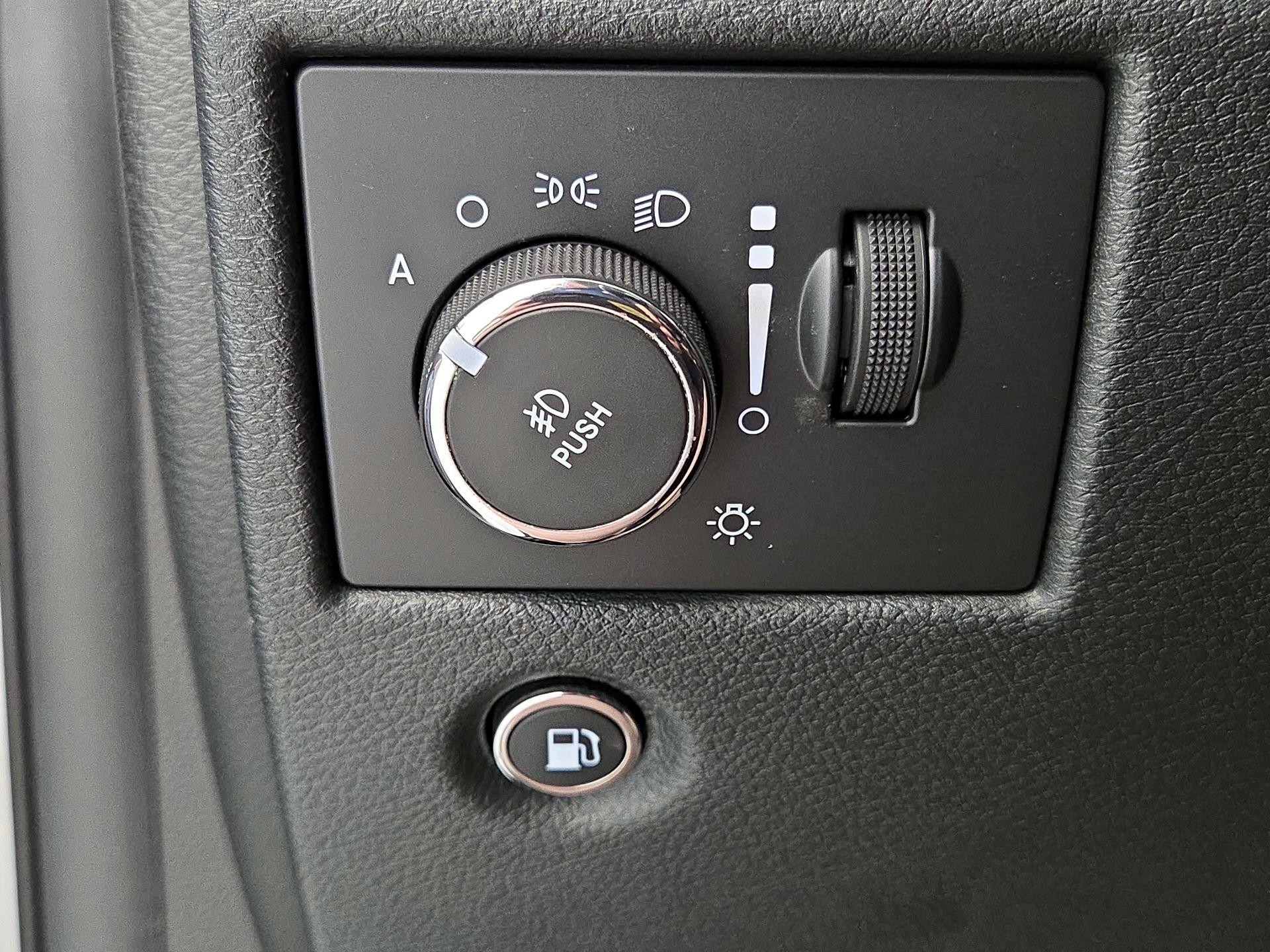Thumbnail: 2015 Jeep Grand Cherokee - 13