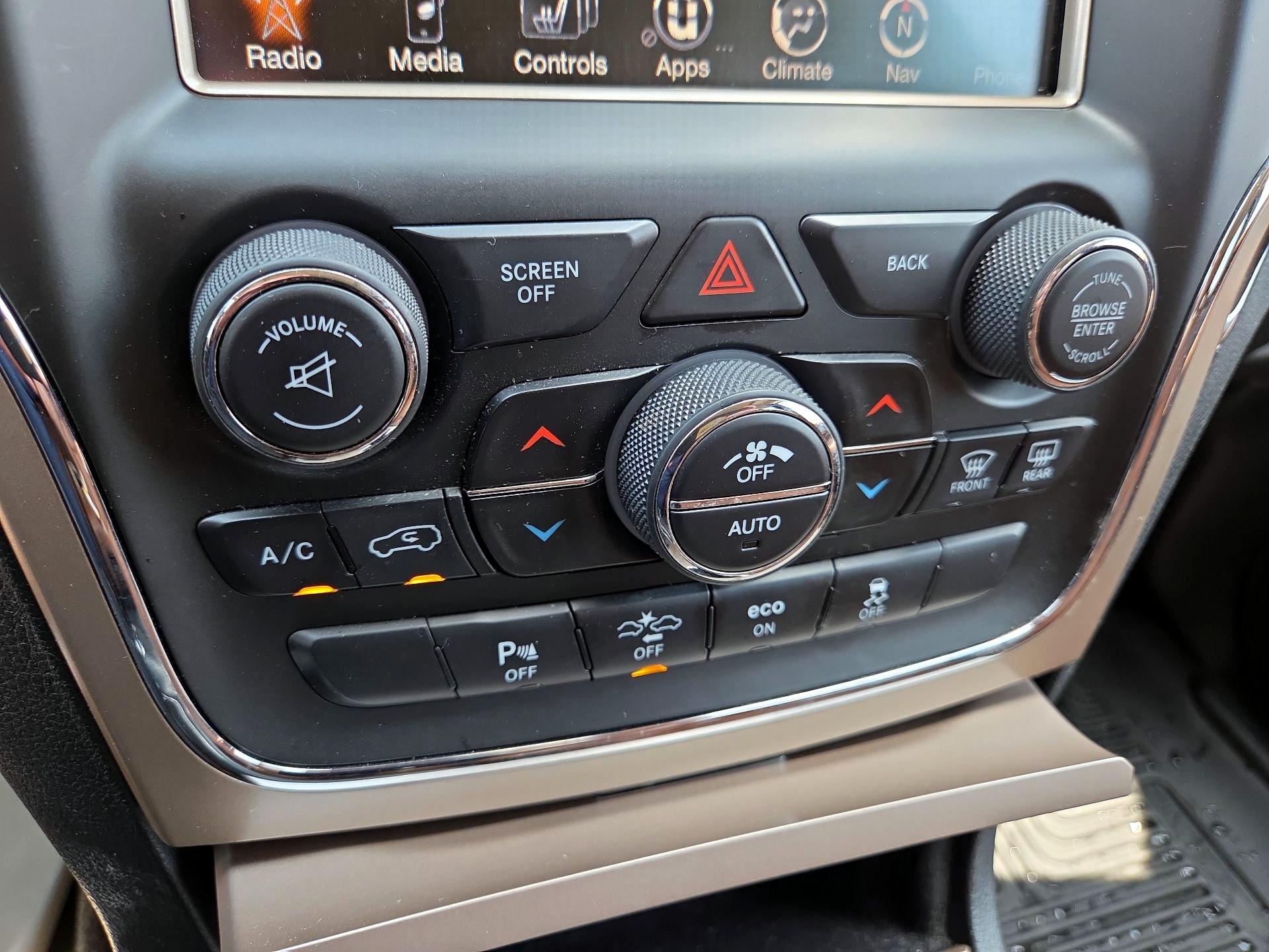 Thumbnail: 2015 Jeep Grand Cherokee - 17