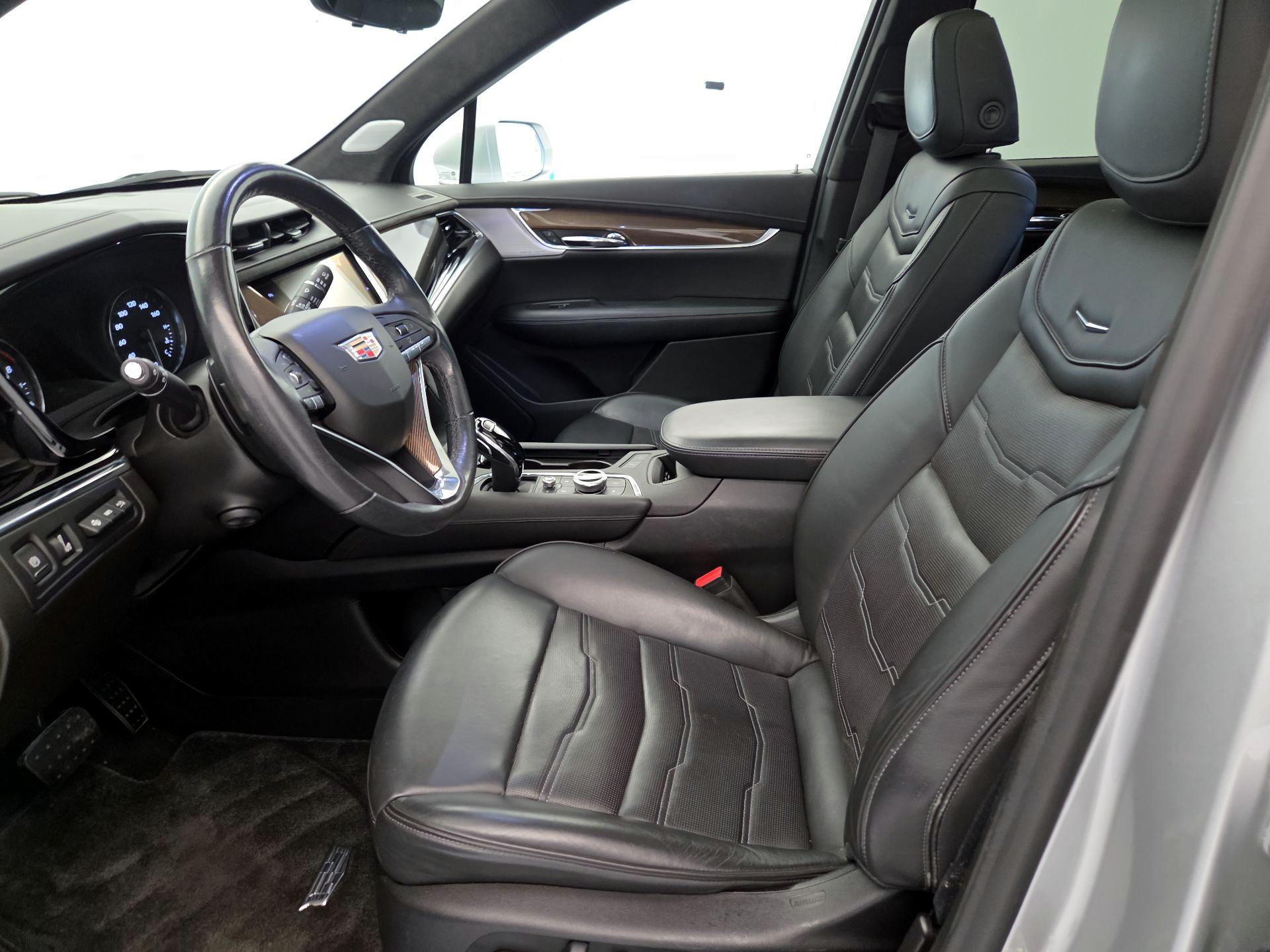 Thumbnail: 2020 Cadillac XT6 - 11