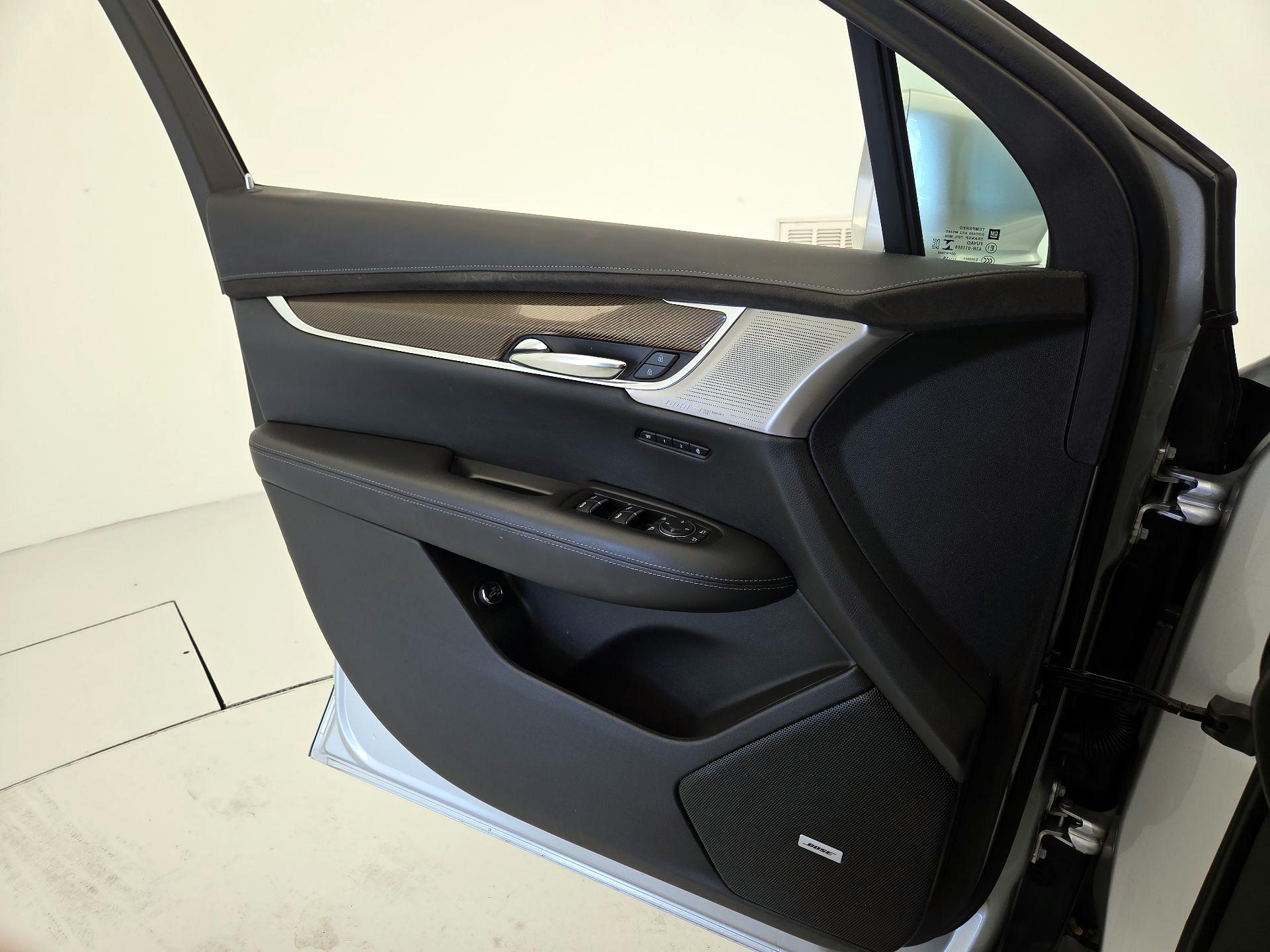 Thumbnail: 2020 Cadillac XT6 - 12