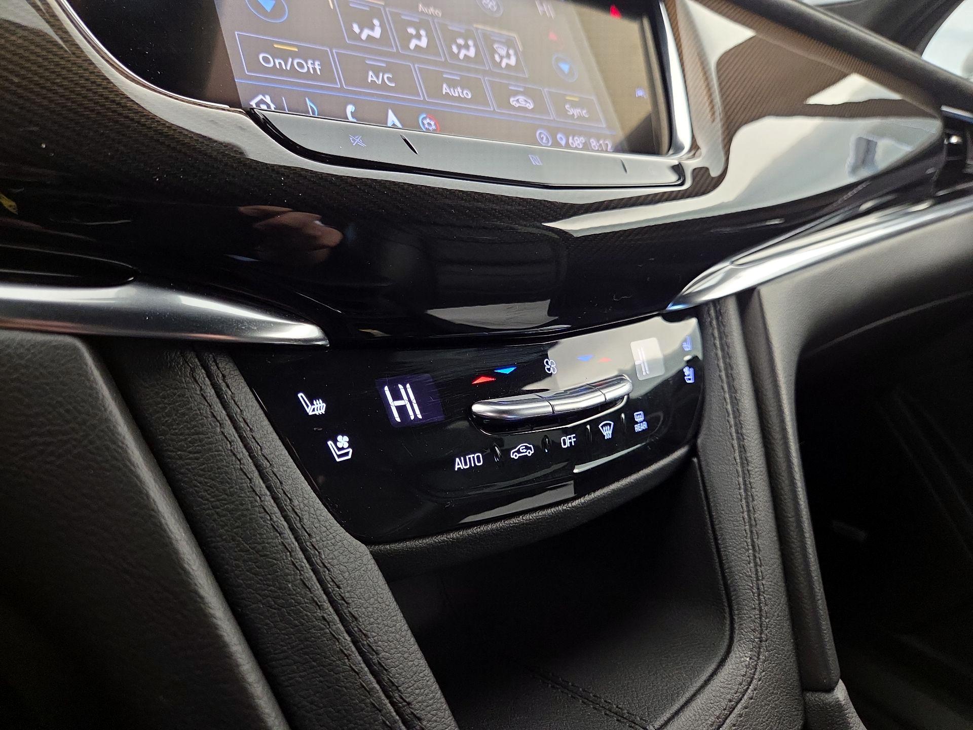 Thumbnail: 2020 Cadillac XT6 - 16