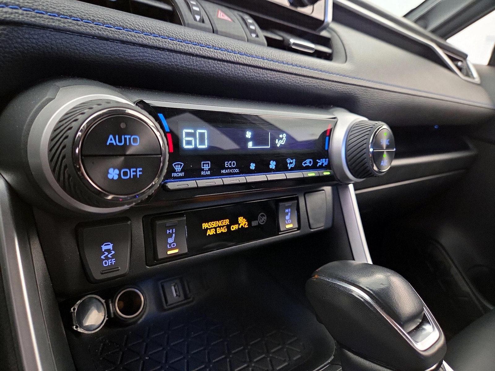 2020 Toyota RAV4 XSE - Photo 18