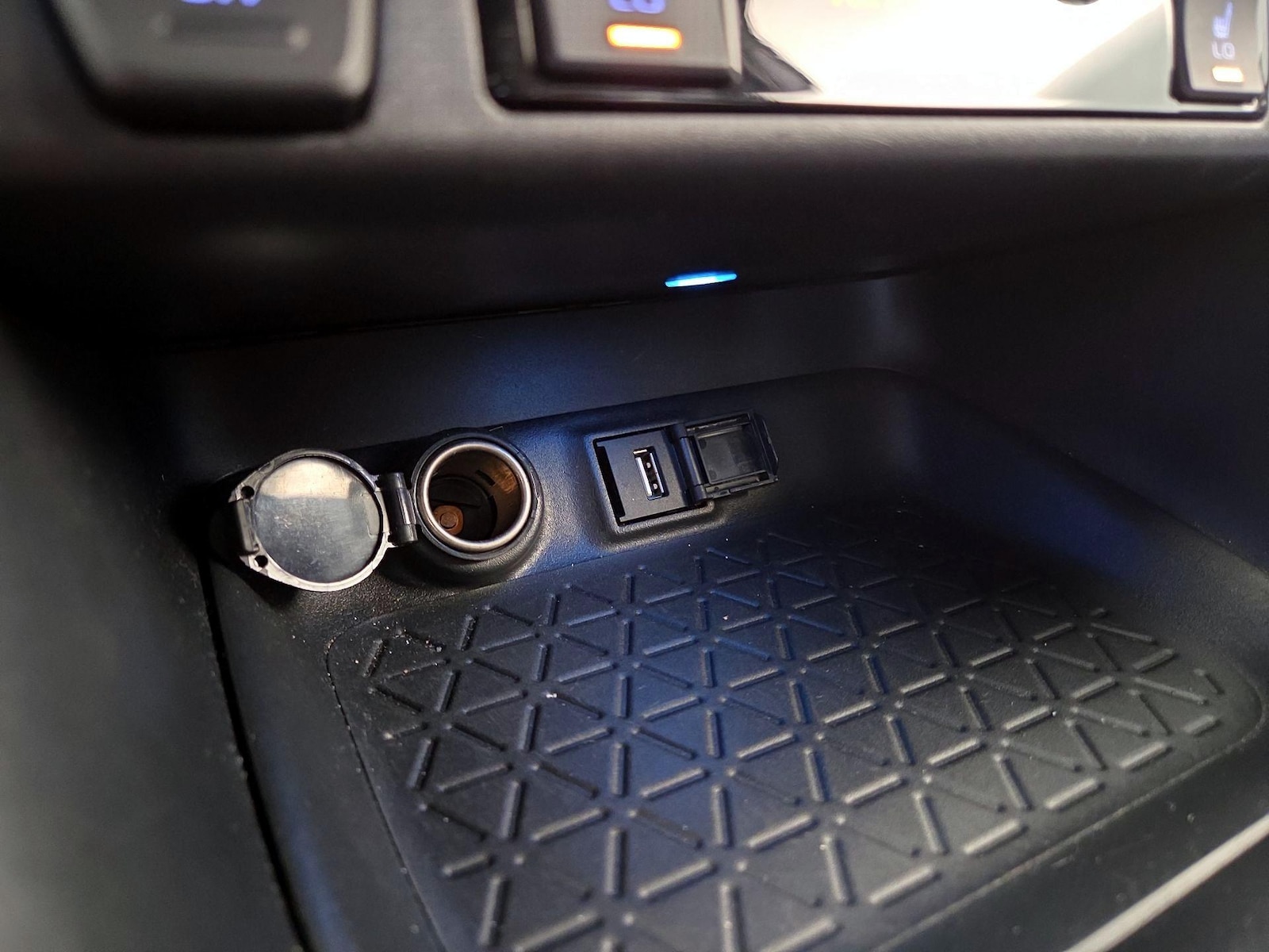 2020 Toyota RAV4 XSE - Photo 20