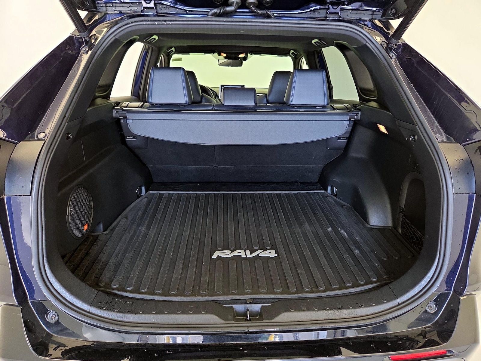 2020 Toyota RAV4 XSE - Photo 23