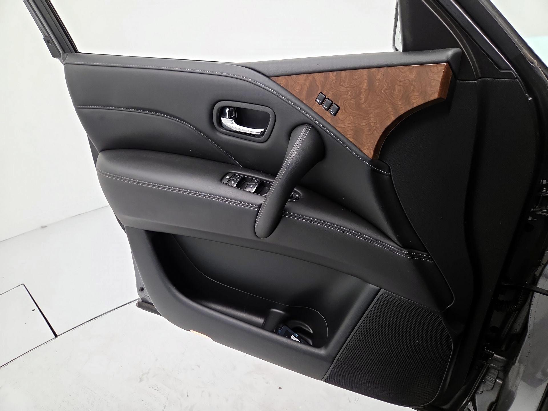 Thumbnail: 2019 INFINITI QX80 - 12