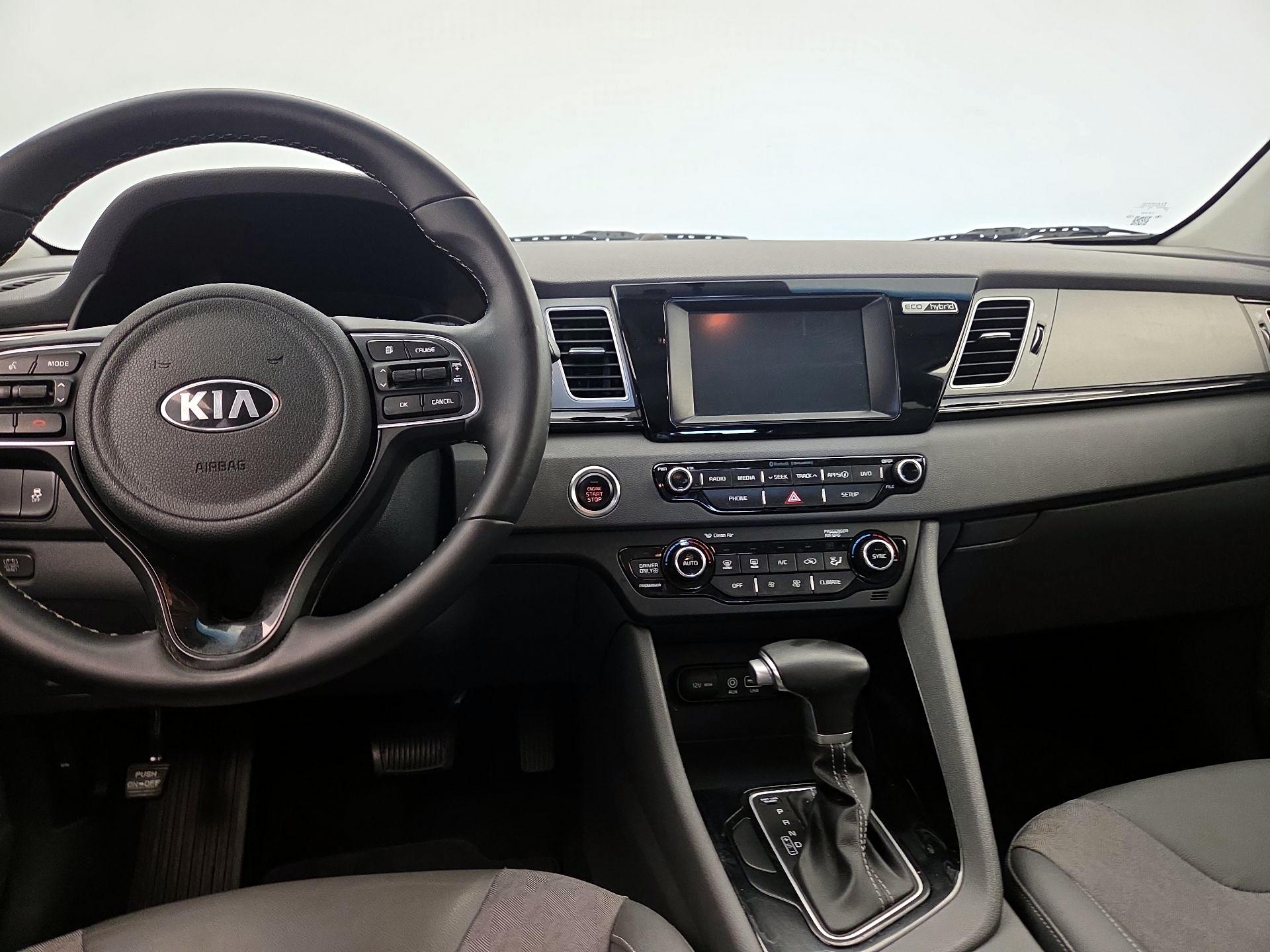 Thumbnail: 2017 Kia Niro - 9